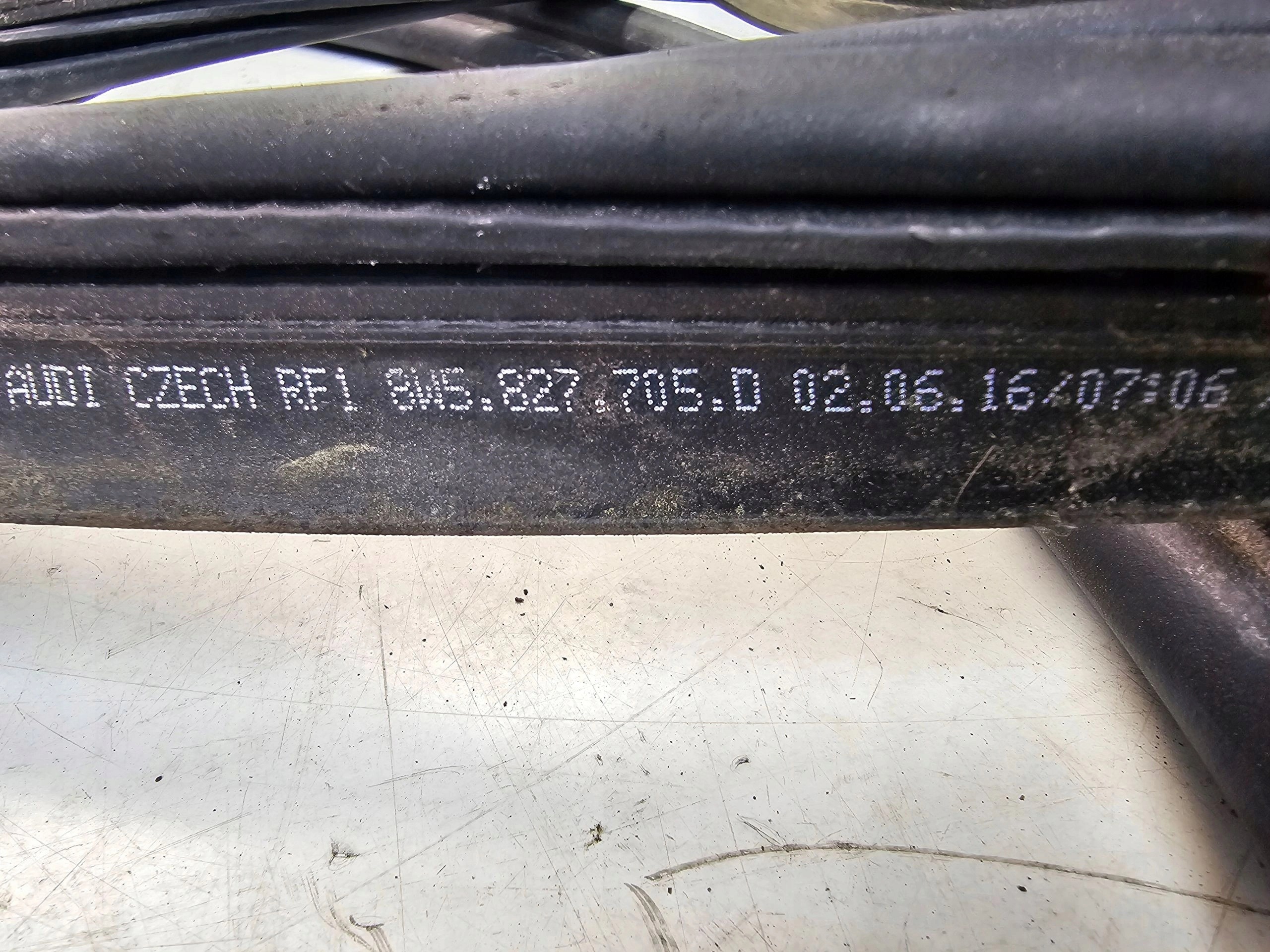 gasket bonnet boot AUDI A4 B9 sedan 8W5827705D