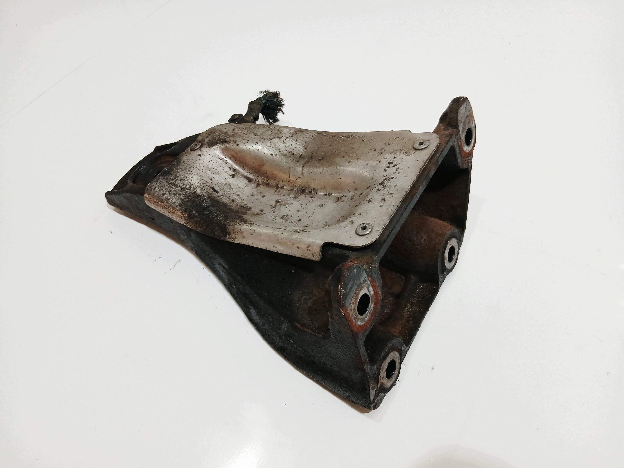 holder engine mount BMW E60 E61 306D3 XD OE 6771072 (0000870)