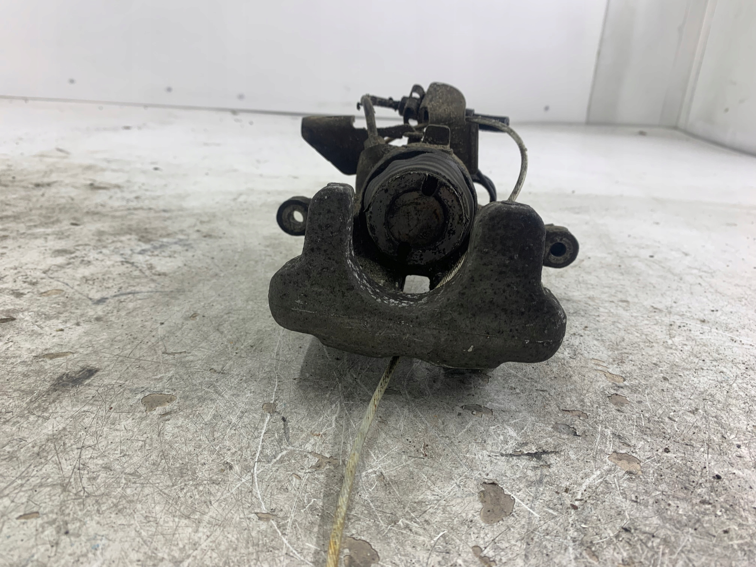 VW PHAETON and caliper brake right rear part