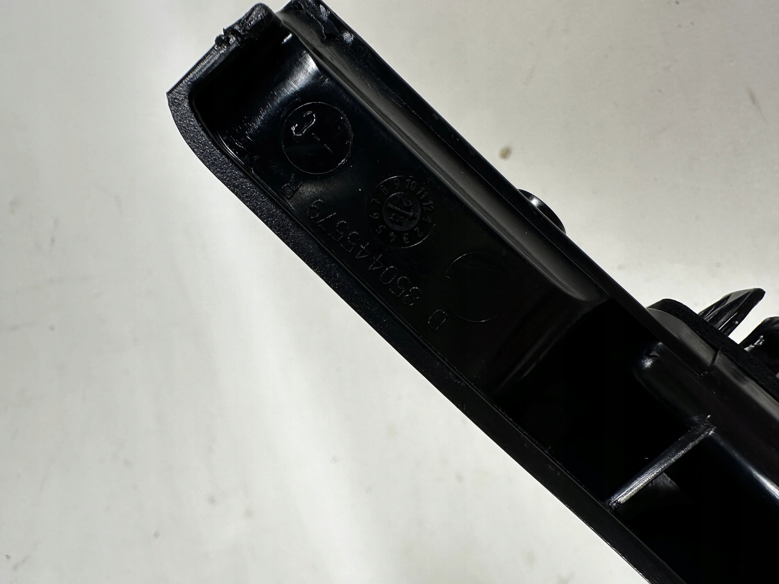 Dacia Duster II bumper bracket right rear part 850445579