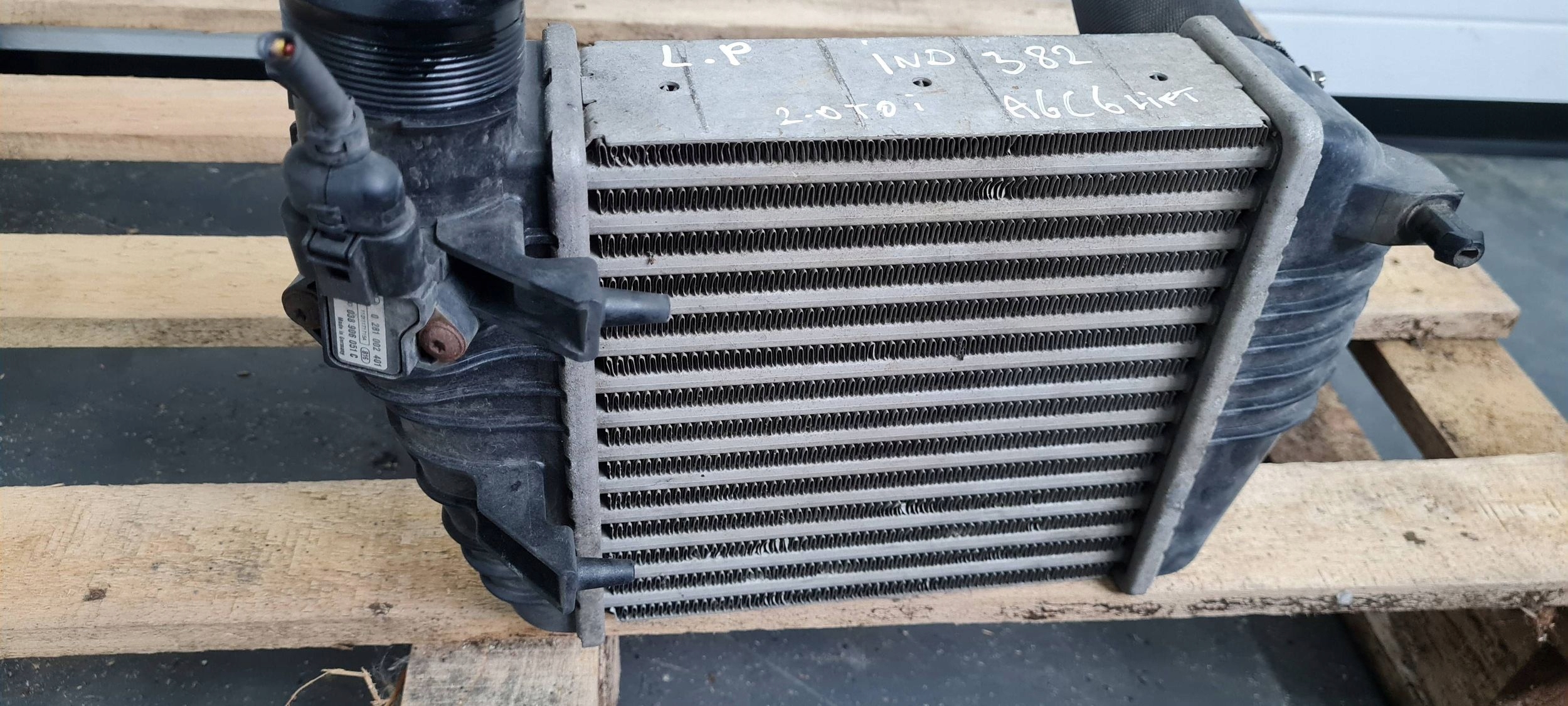 A6 C6 LIFT Kühler INTERCOOLER luft links 2.0 TDI 4F0145805AC