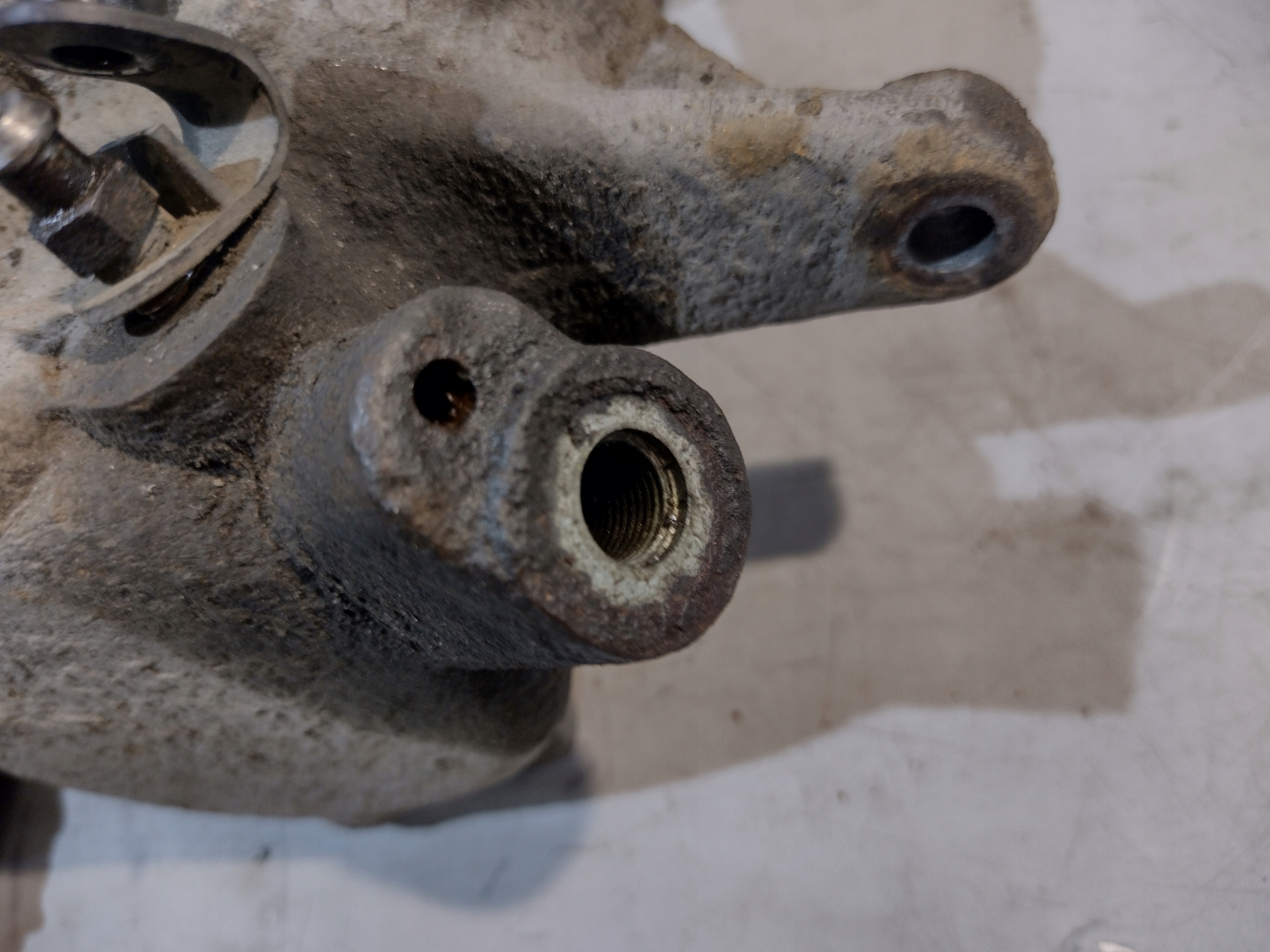 caliper brake right front Peugeot 407 sedan 1,6HDI