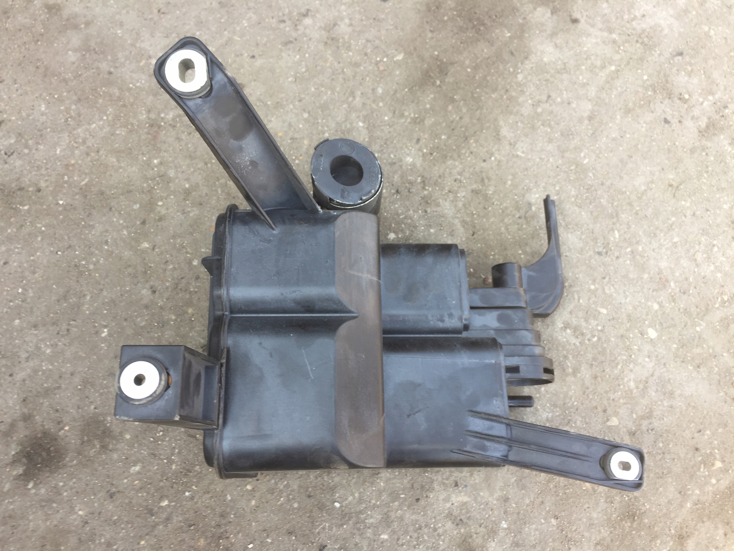 AUDI Q7 4L 3.6 FSI karbonski filter 7L8201801