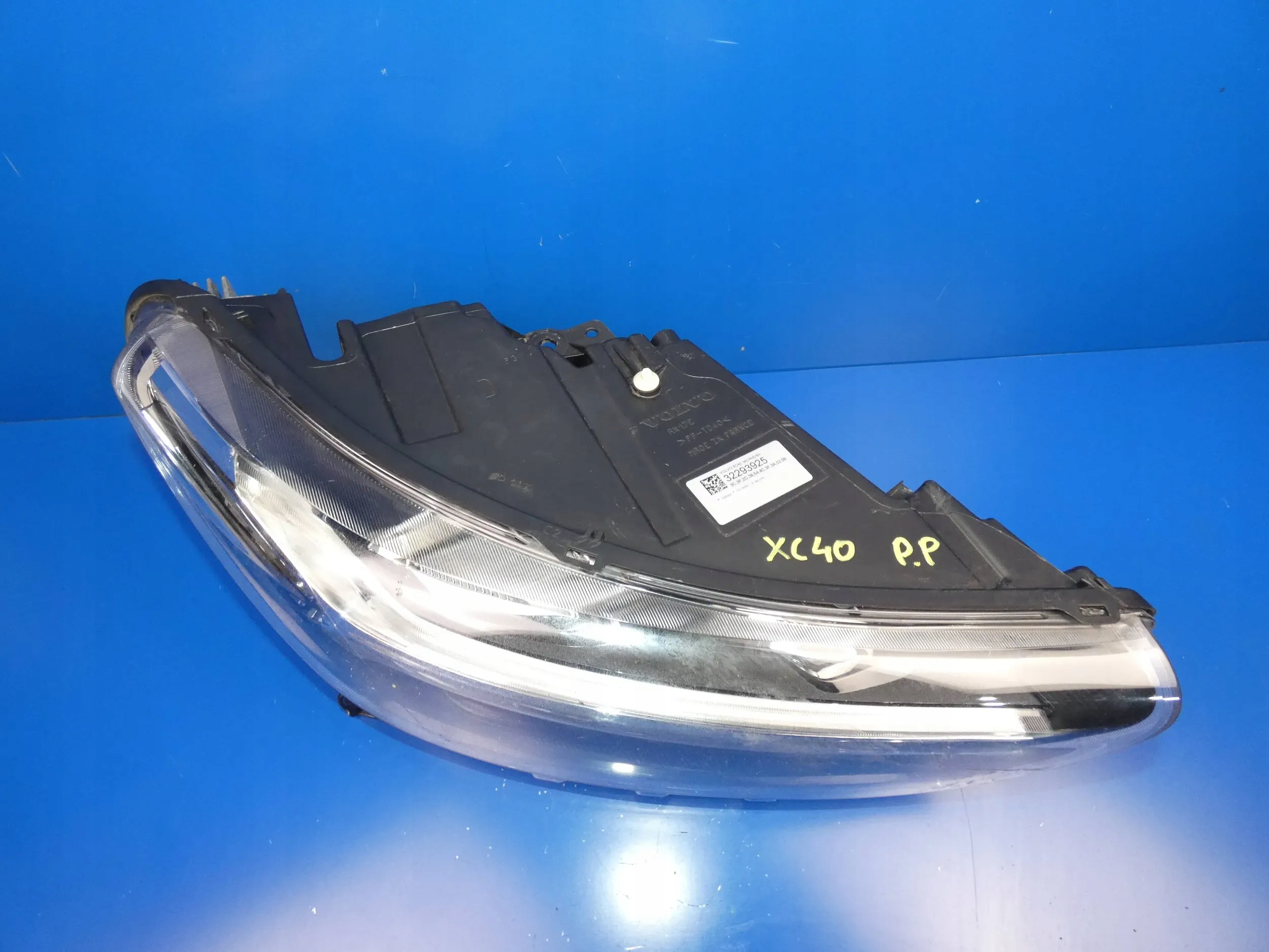 VOLVO XC40 light LED right front front WERSJA ANGIELSKA