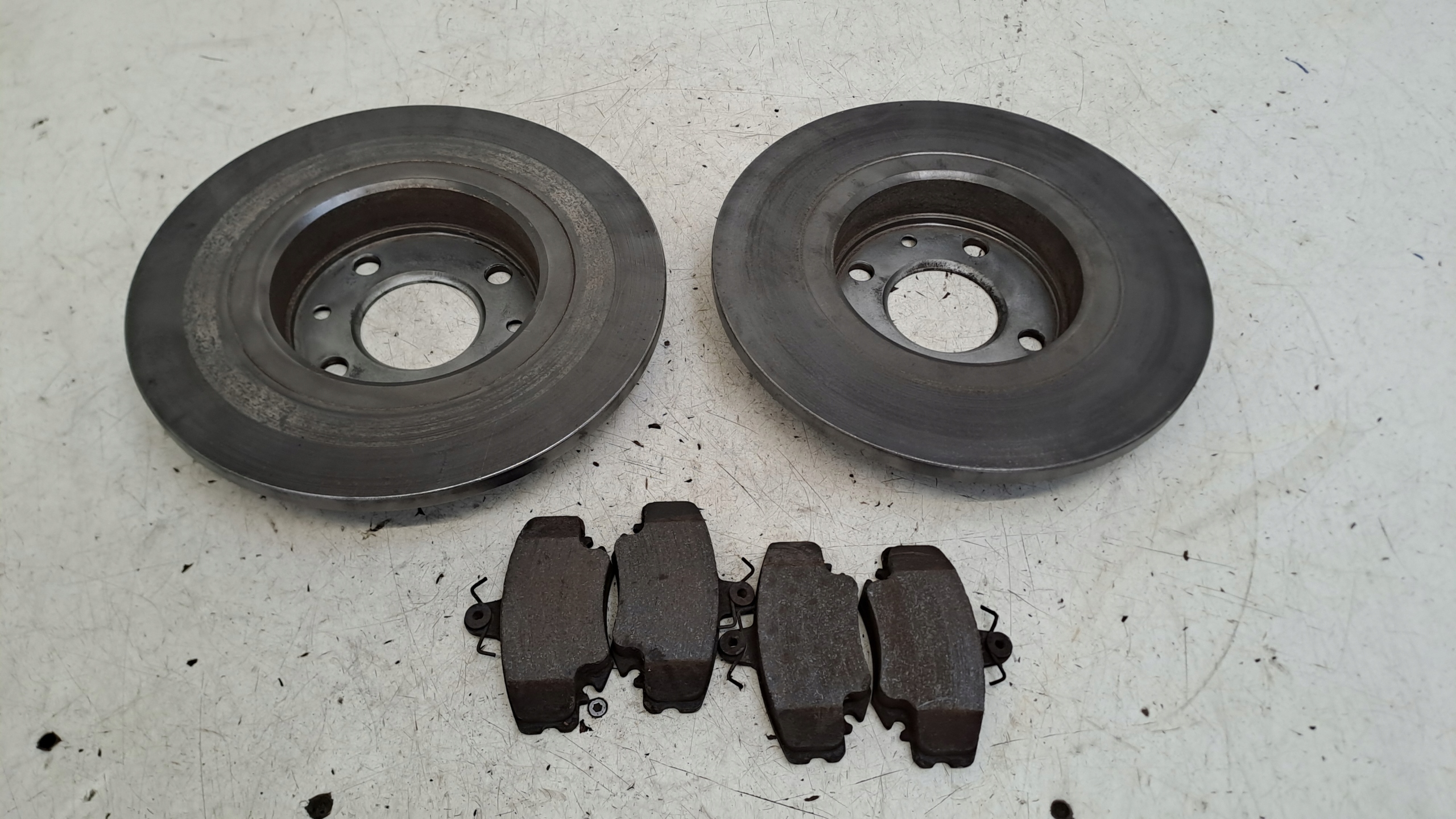 Disques Disques BOSCH kpl Dacia Sandero