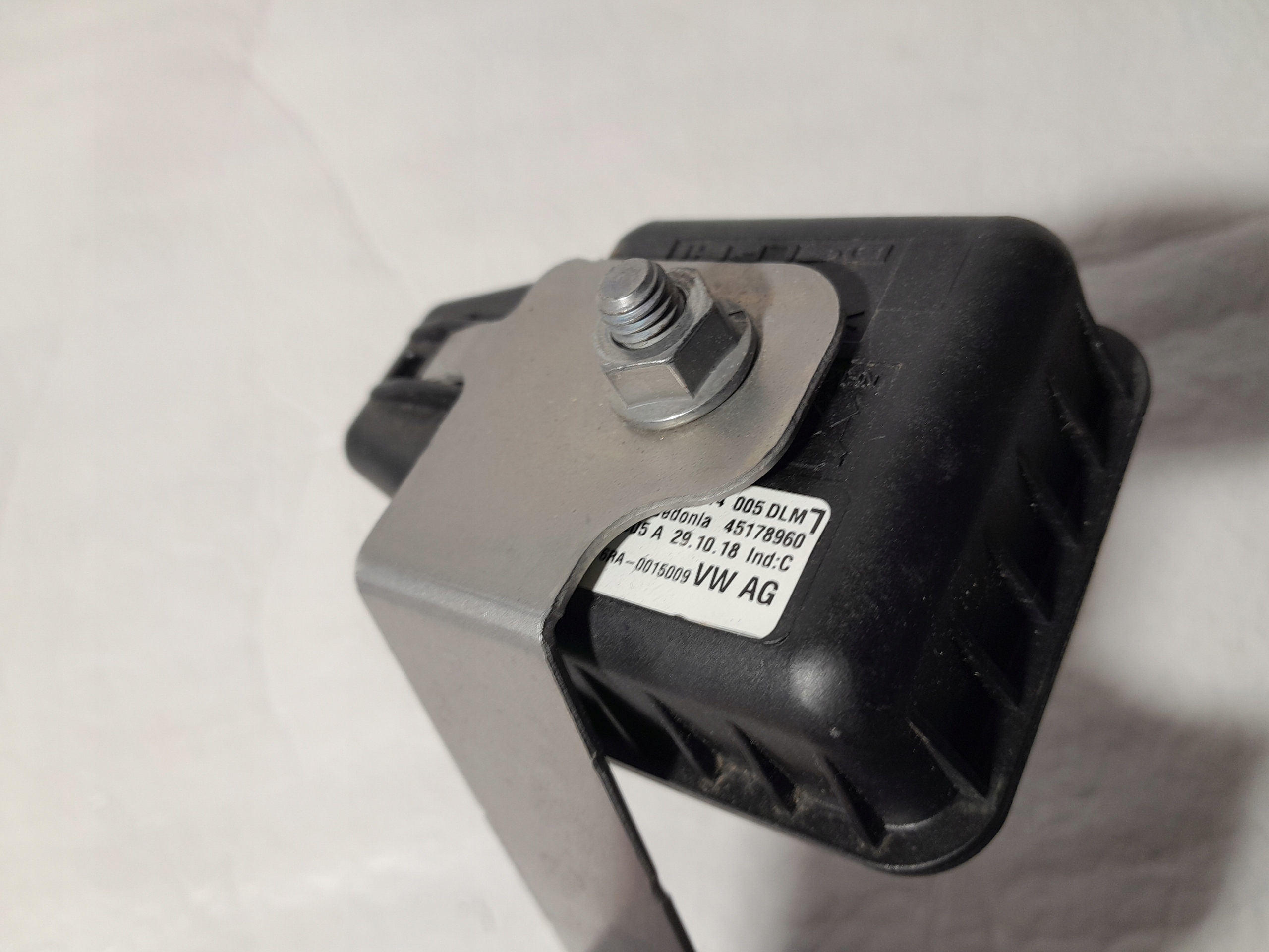 AUDI A4 B9 SYRENA ALARMU Support plaque 8W0951285A