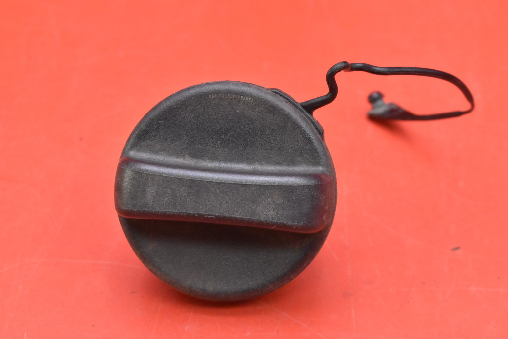 KOREK WLEWU PALIWA TOYOTA YARIS 3 III 10-14