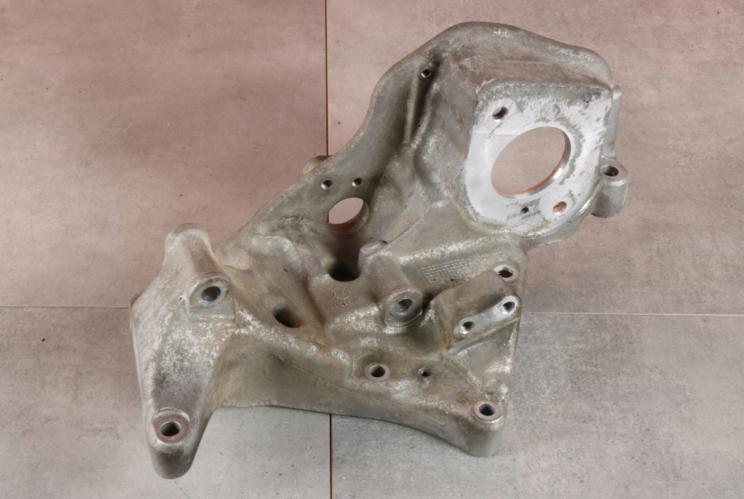 VOLVO XC60 e D4 2.0d D4204T14 Supporto staffa Motore 31480996