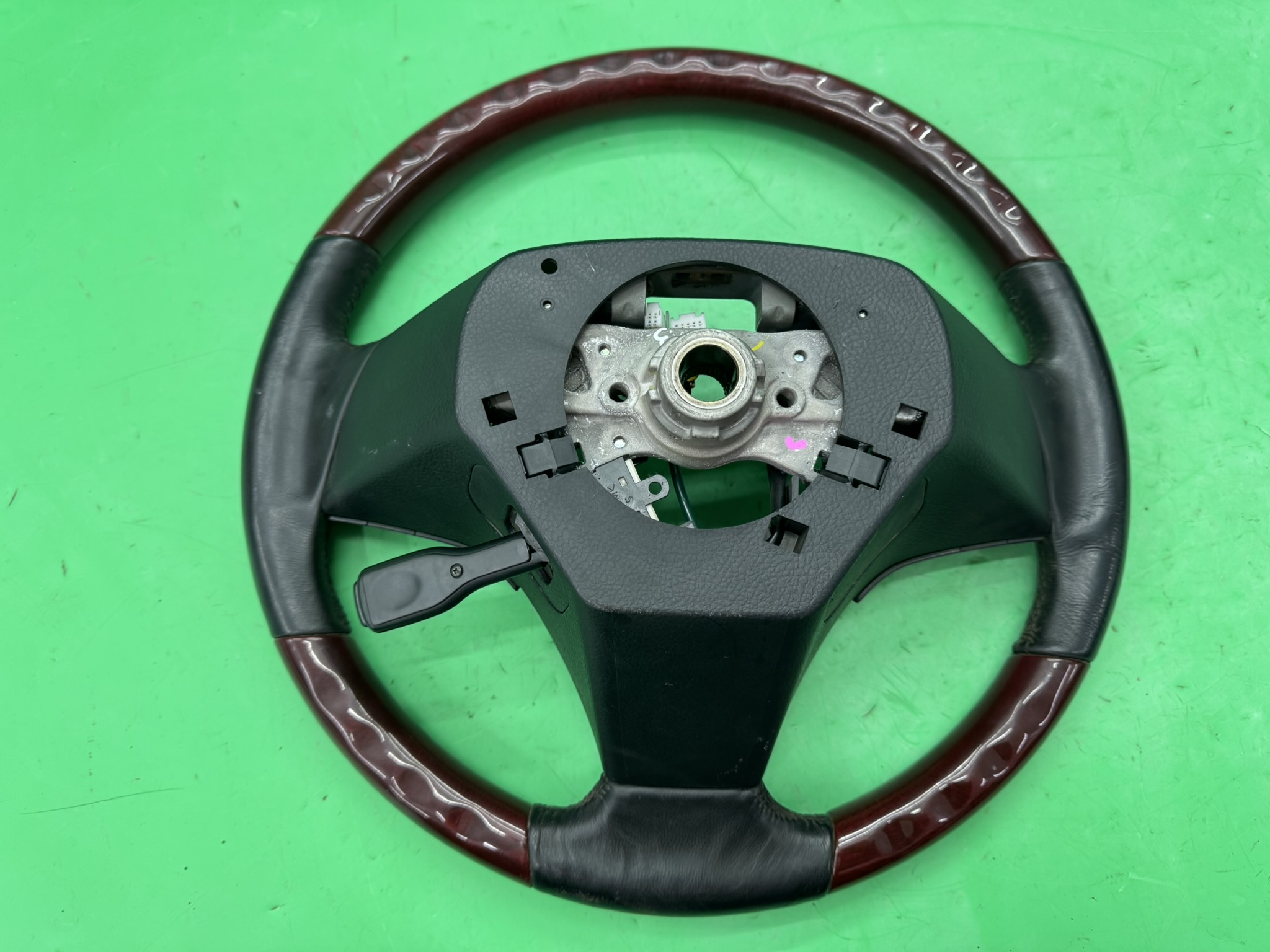 руль кожанная с древесина lexus GS III 05-12