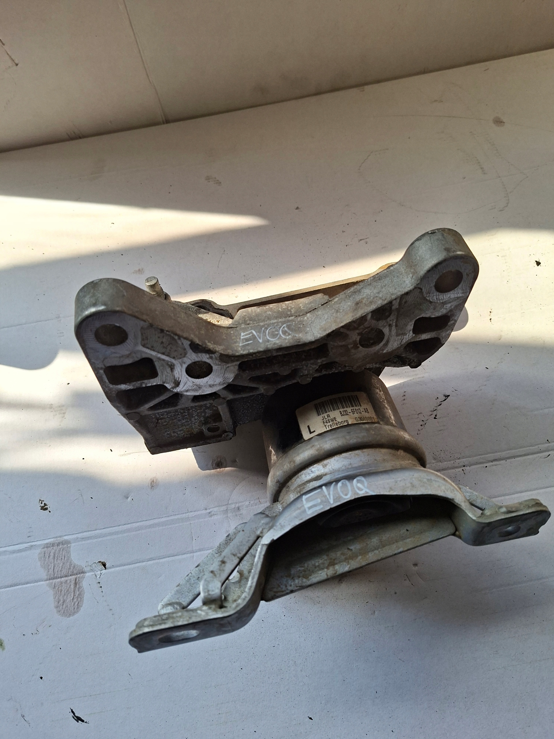 holder engine mount RANGE ROVER EVOQUE BJ32-6F012-AB