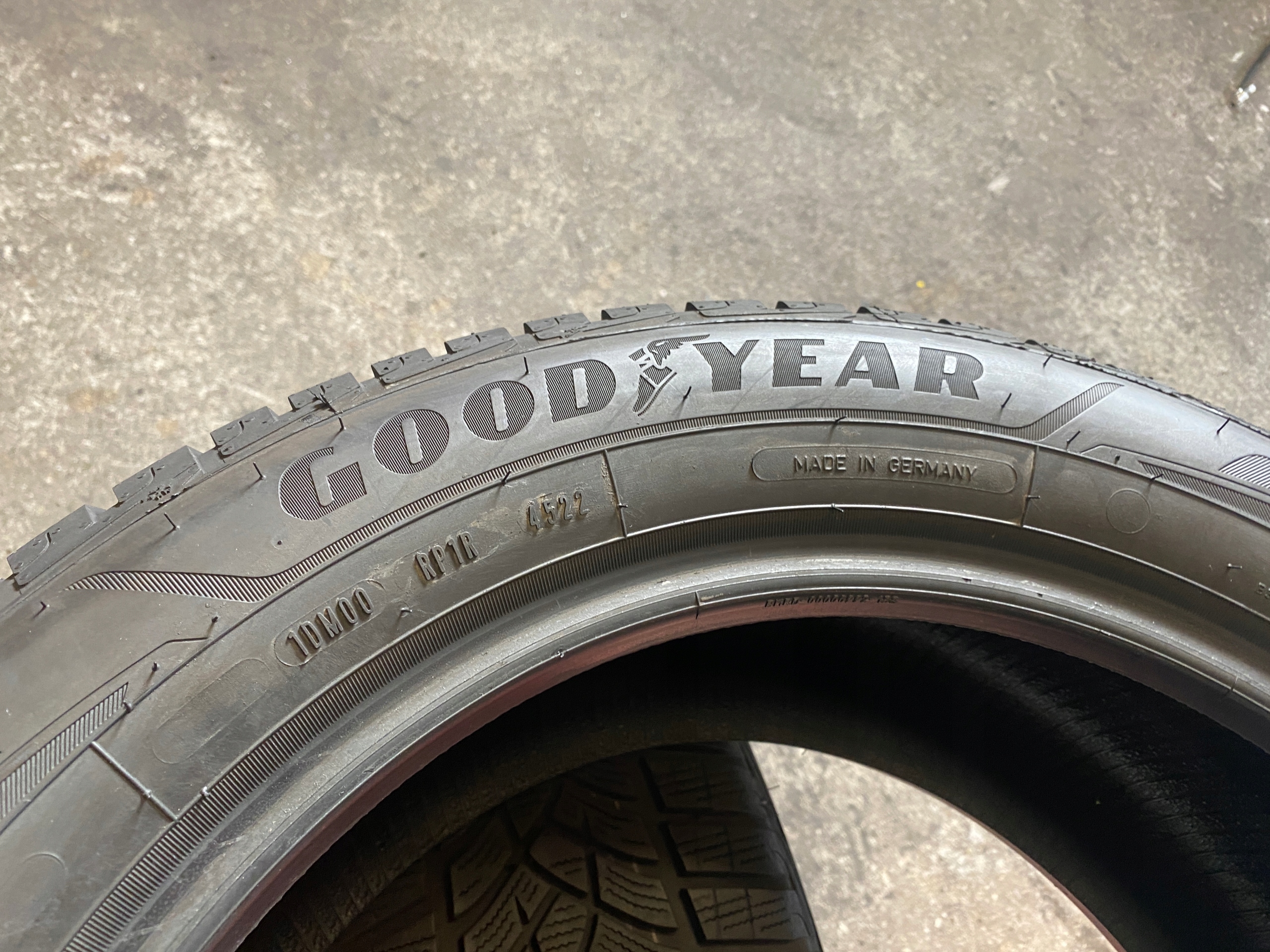 2 tyres winter 225/55R17 GOODYEAR Ultra Grip Performance + 7,5mm