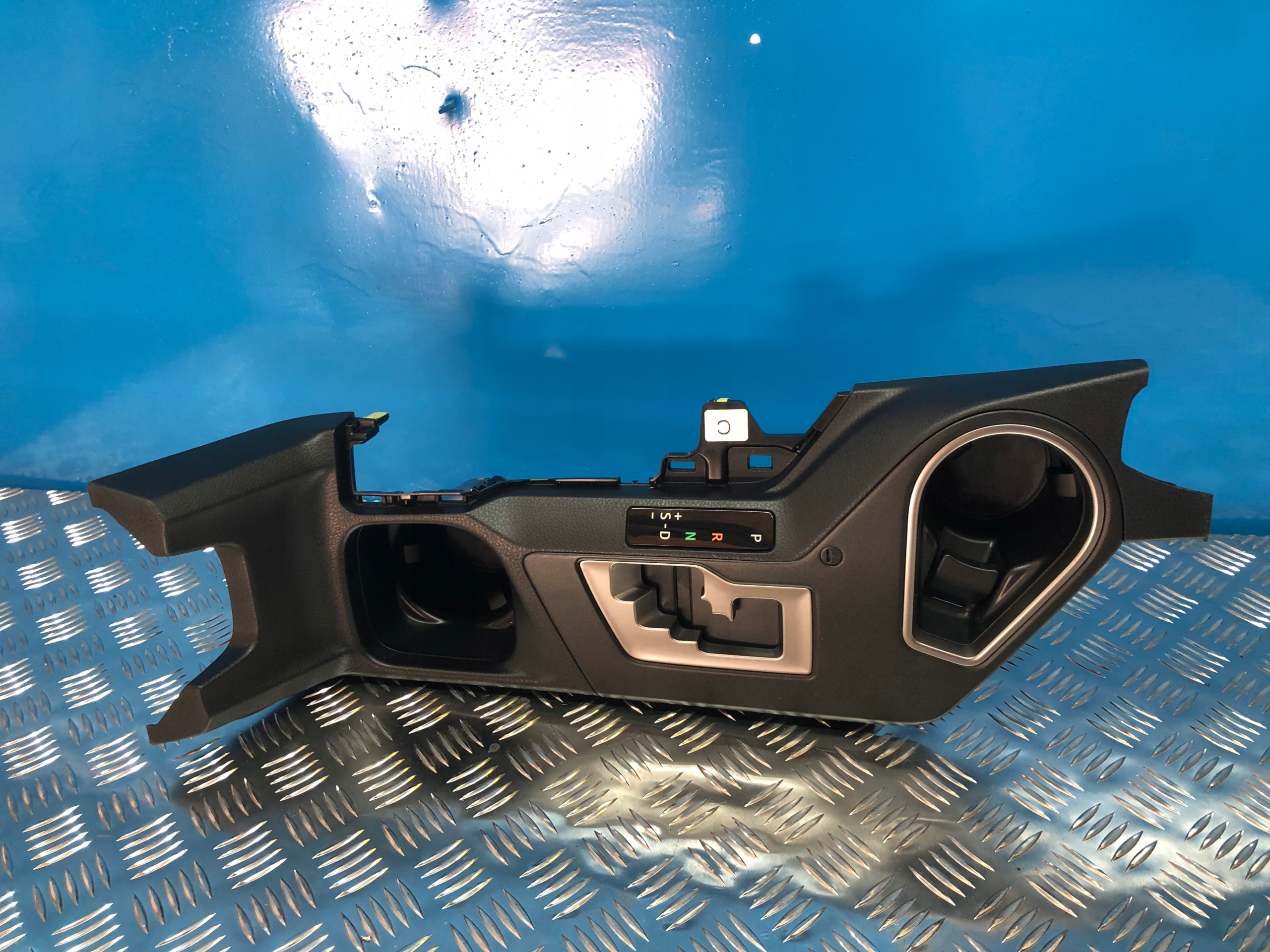 TOYOTA Rav4 IV РАМКА ОФОРМЛЕННЯ ТУНЕЛЯ СЕРЕДИНА BIEGOW 58804-42170