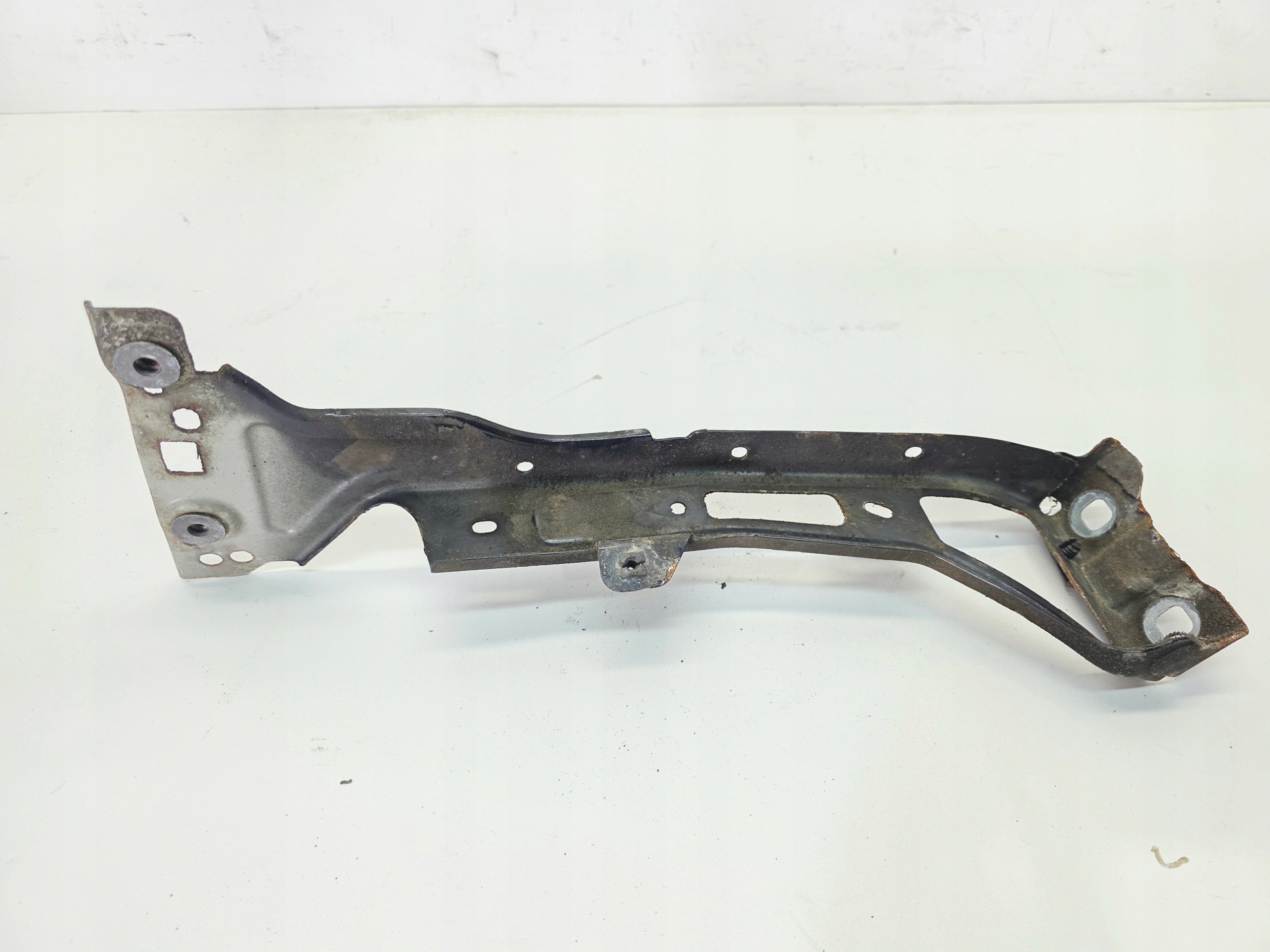 console holder of a fender left front AUDI A4 B9 8W0821135C
