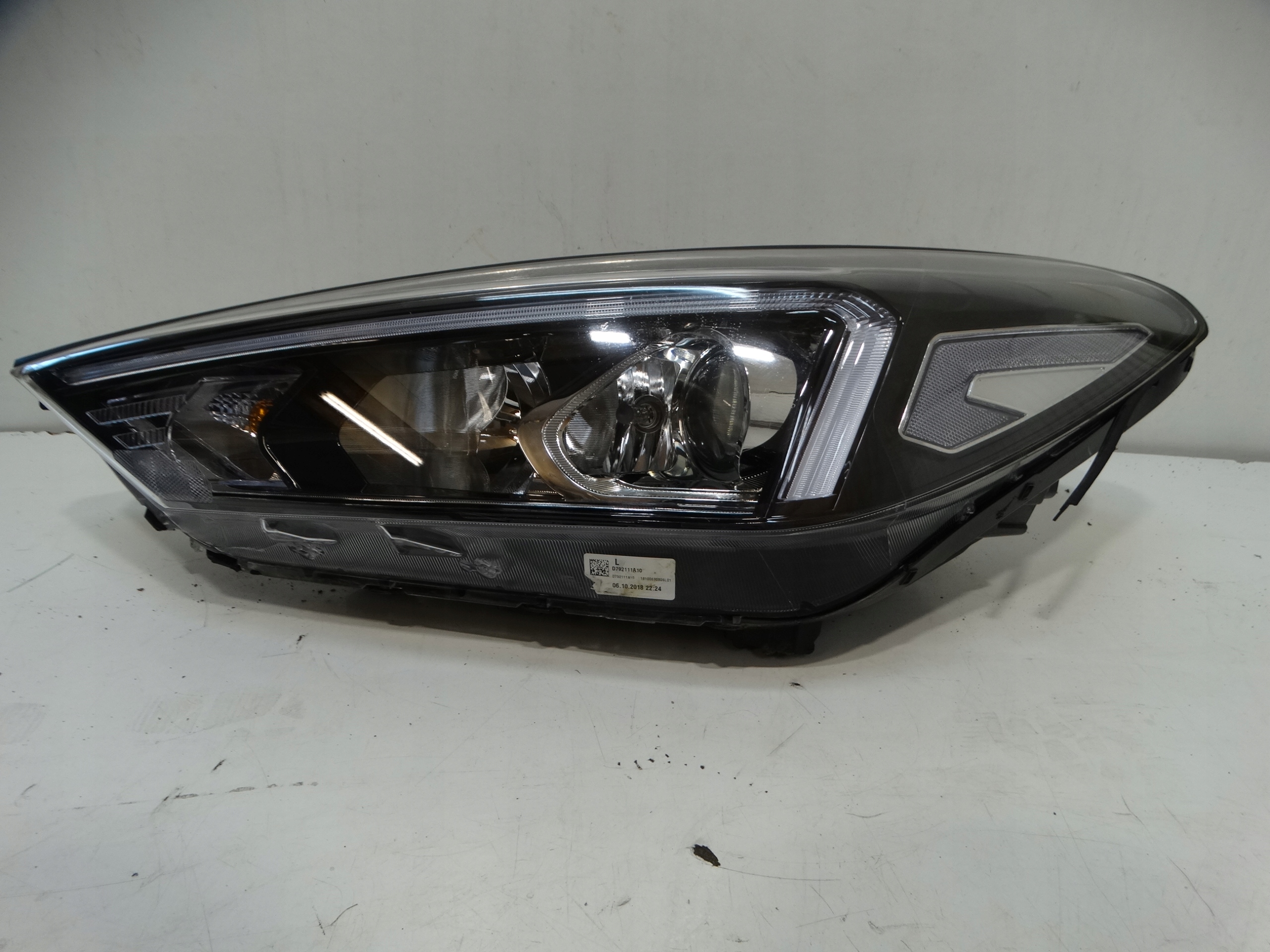 REFLEKTOR lights left front HYUNDAI TUCSON III 92101-D7600