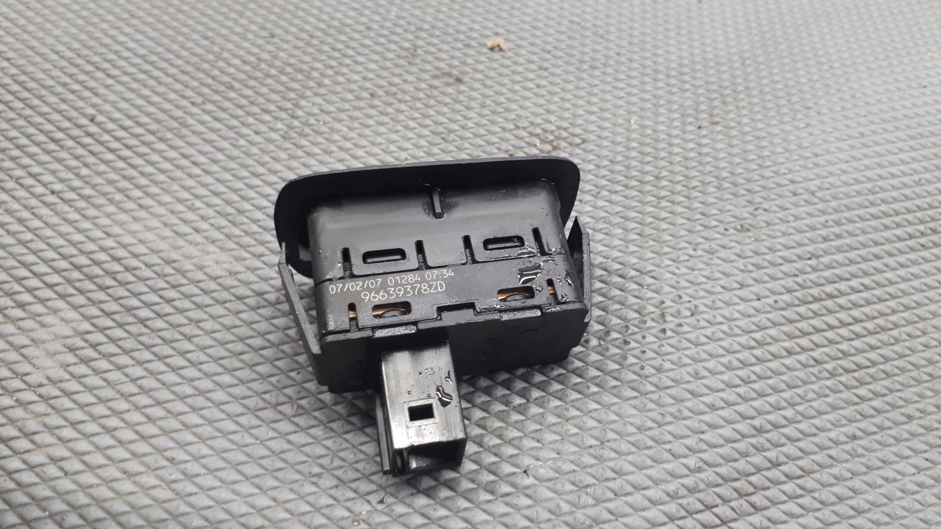 96639378ZD citroen c4 picasso przelacznik szyb Typ silnika Brak informacji