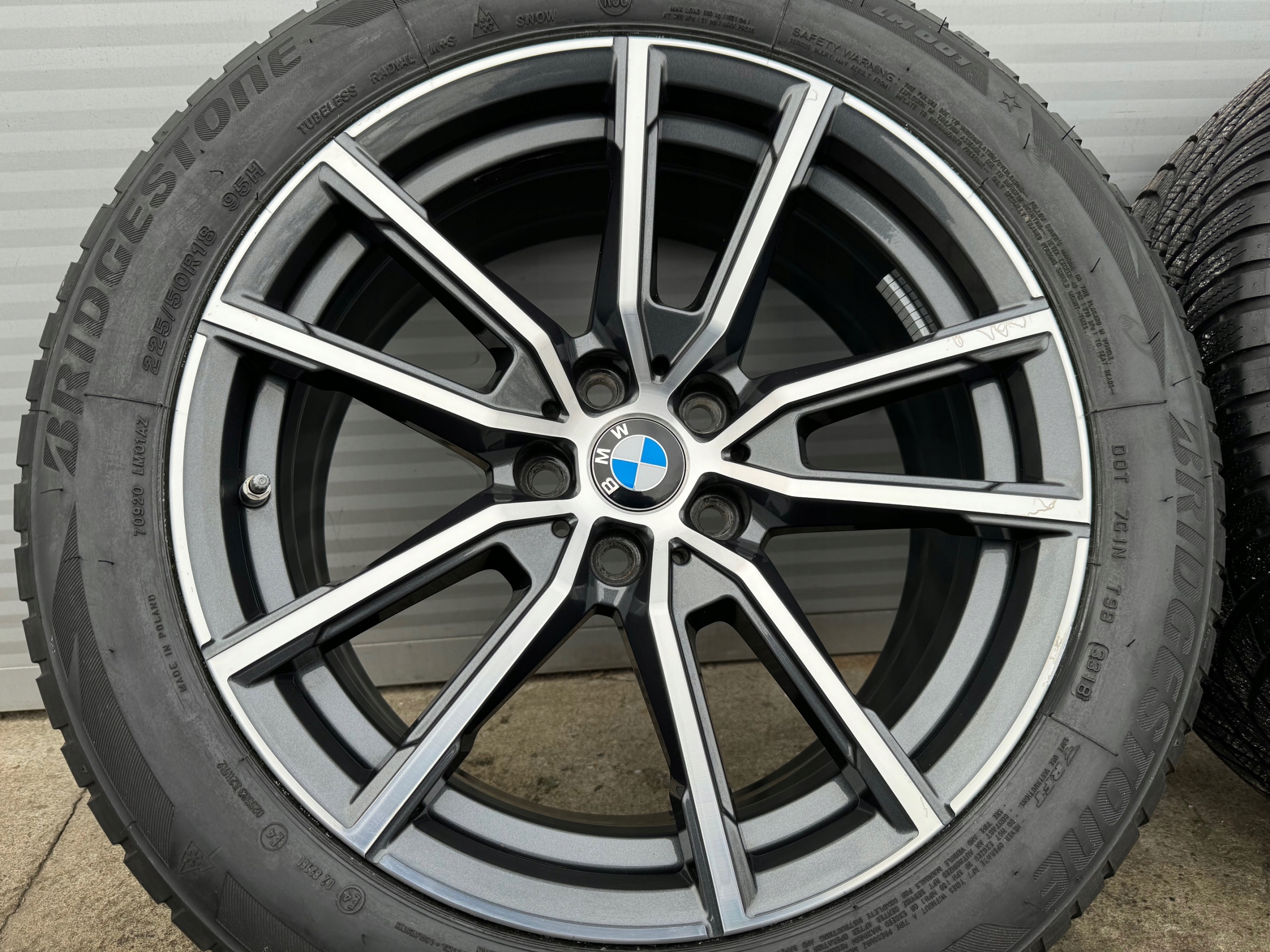 OEM КОЛЕСА ЗИМНИЕ BMW X2 F39 225/50/18 Bridgestone run плоский