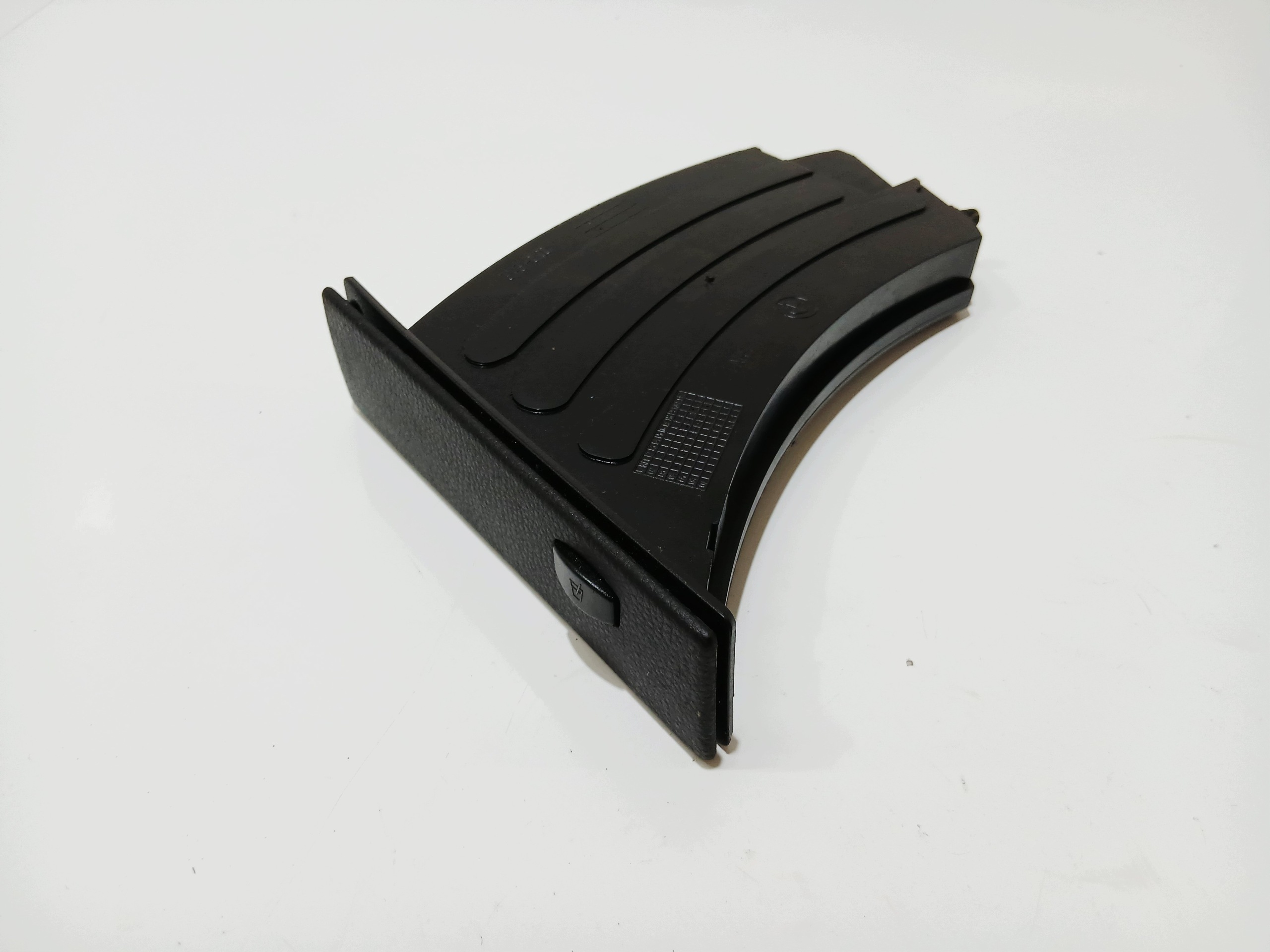 úchyt na KUBEK CUP HOLDER BMW E60 E61 7134107 (0000148)