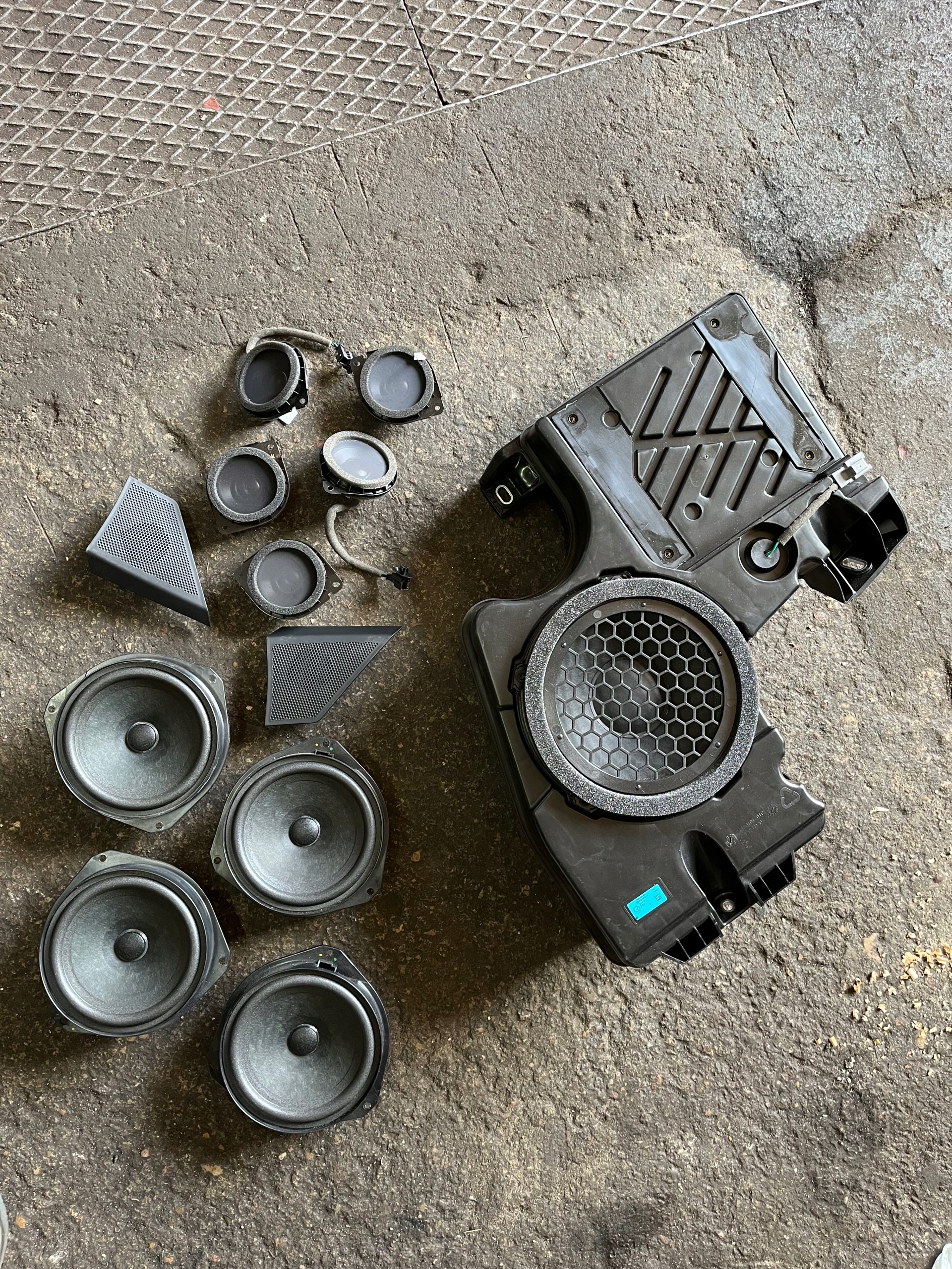 ALFA ROMEO STELVIO ГУЧНОМОВЕЦЬ HARMAN CARDON