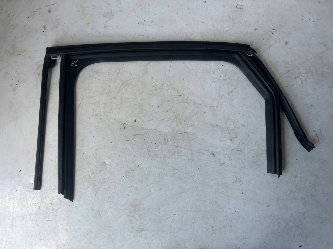 frame gasket upper door left rear part CITROEN C4 III 9833076680