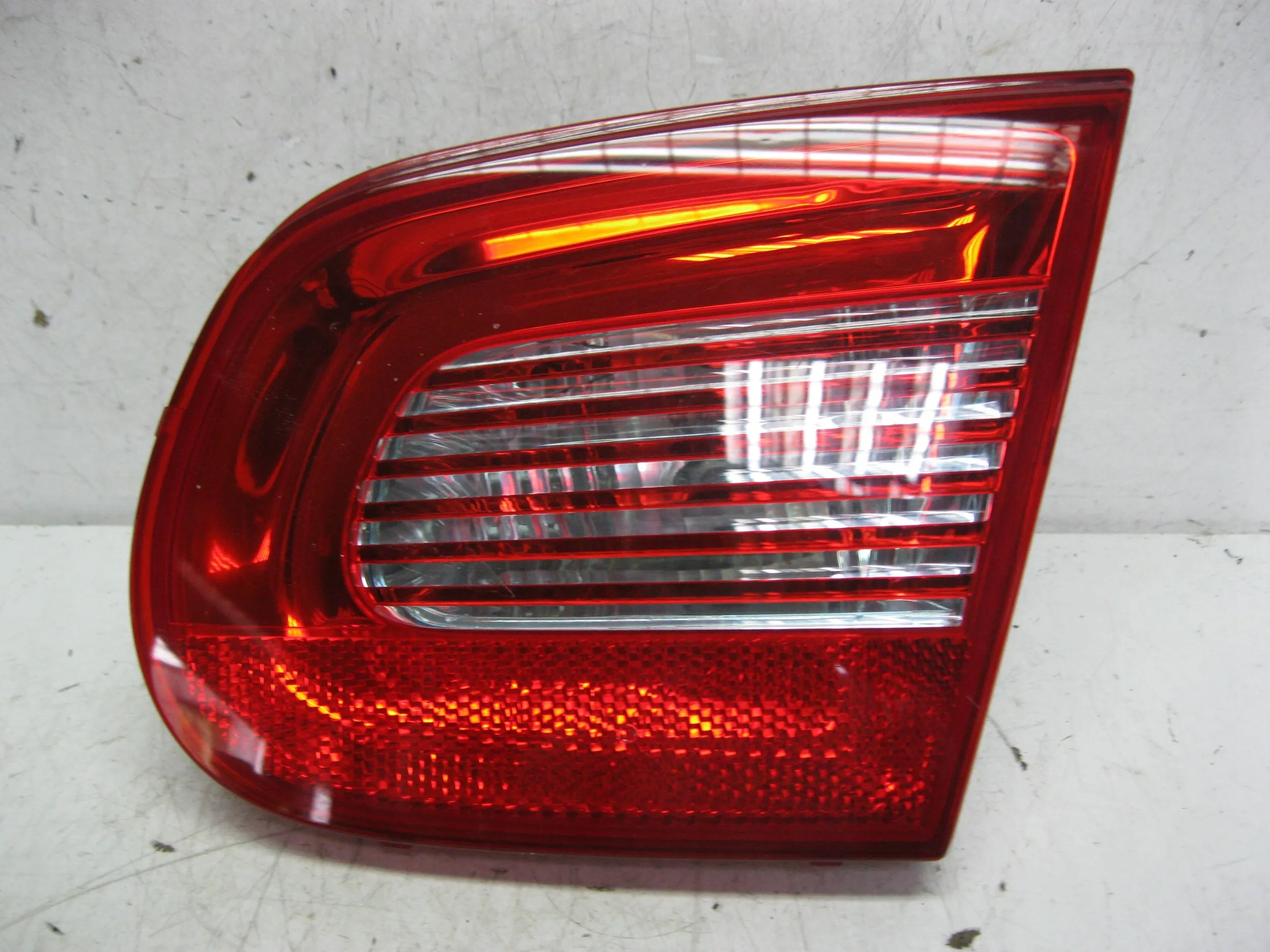 light rear part right to the bonnet 1Q0945094 Vw Eos