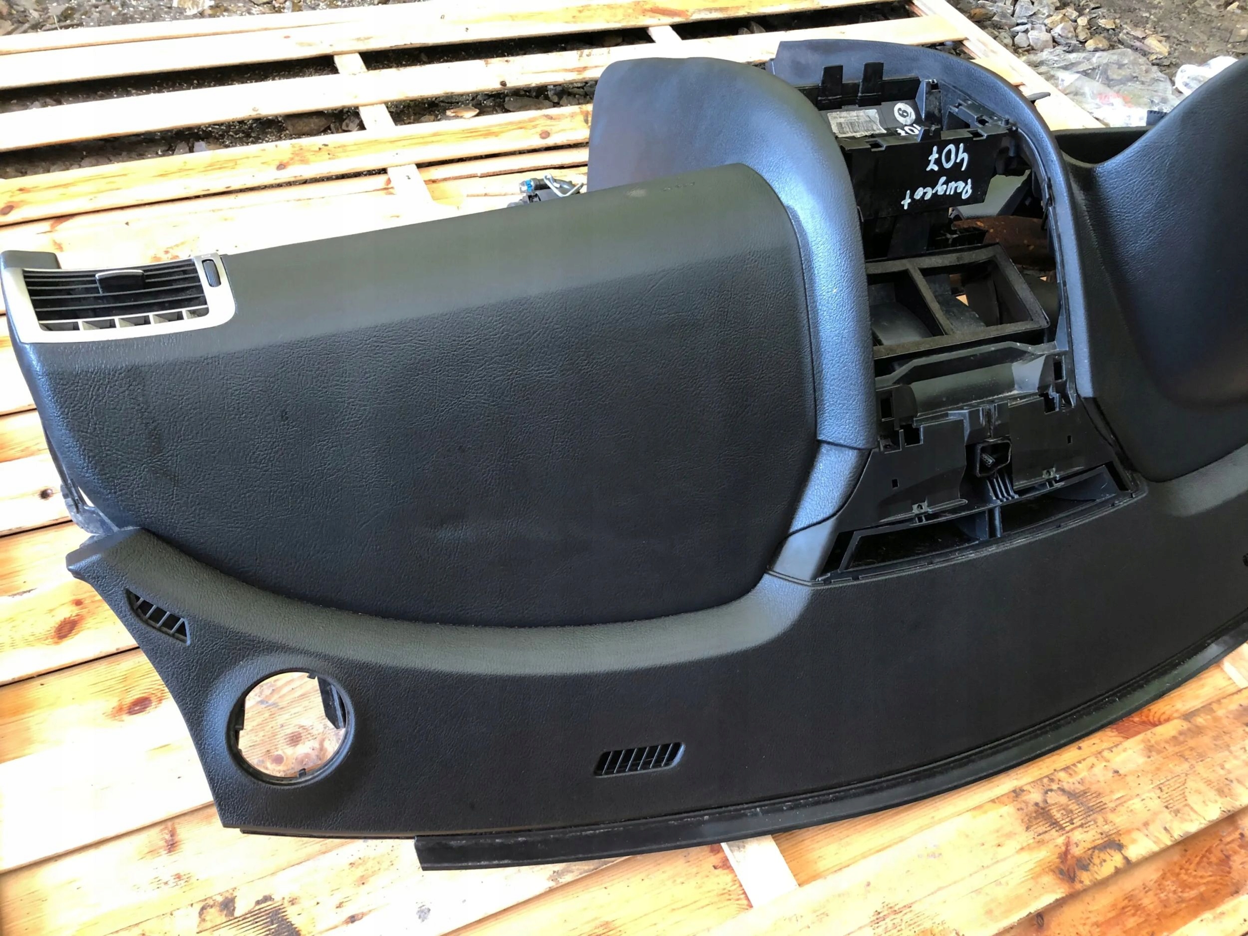 PEUGEOT 407 cockpit dashboard console airbag tension belts