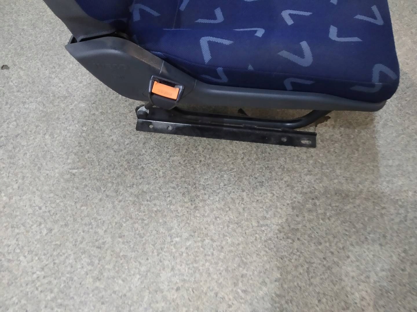 sièges passegers moyenne SKLADANY Iveco Stralis