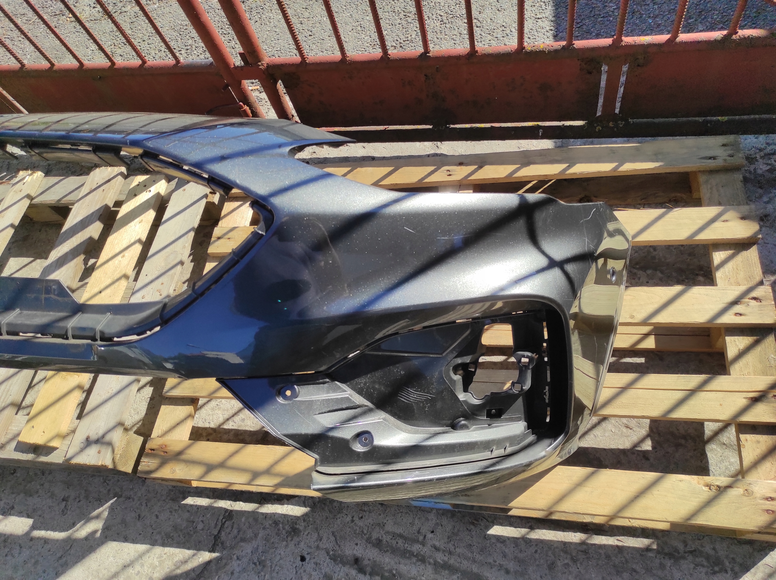 nárazník předek přední FORD FOCUS MK4 JX7B-17757-S