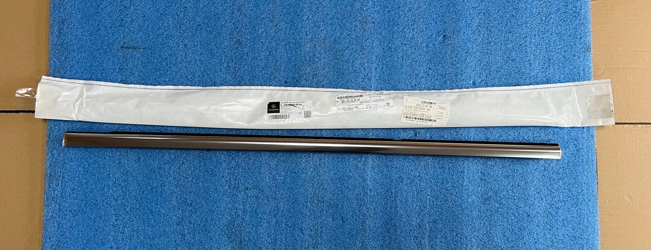 NOWA LISTWA CHROM LISTWA DRZWIOWA MERCEDES C-KLASA W206 A2067303900