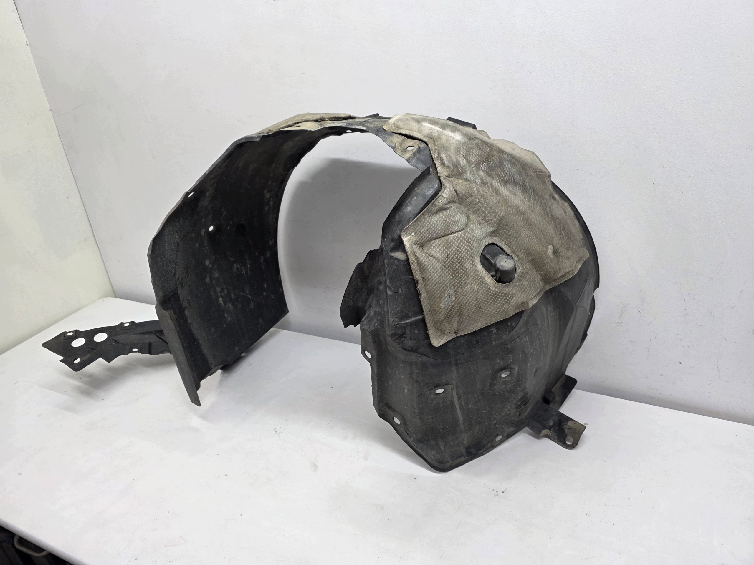 NISSAN MAXIMA 15- mudguard right front original