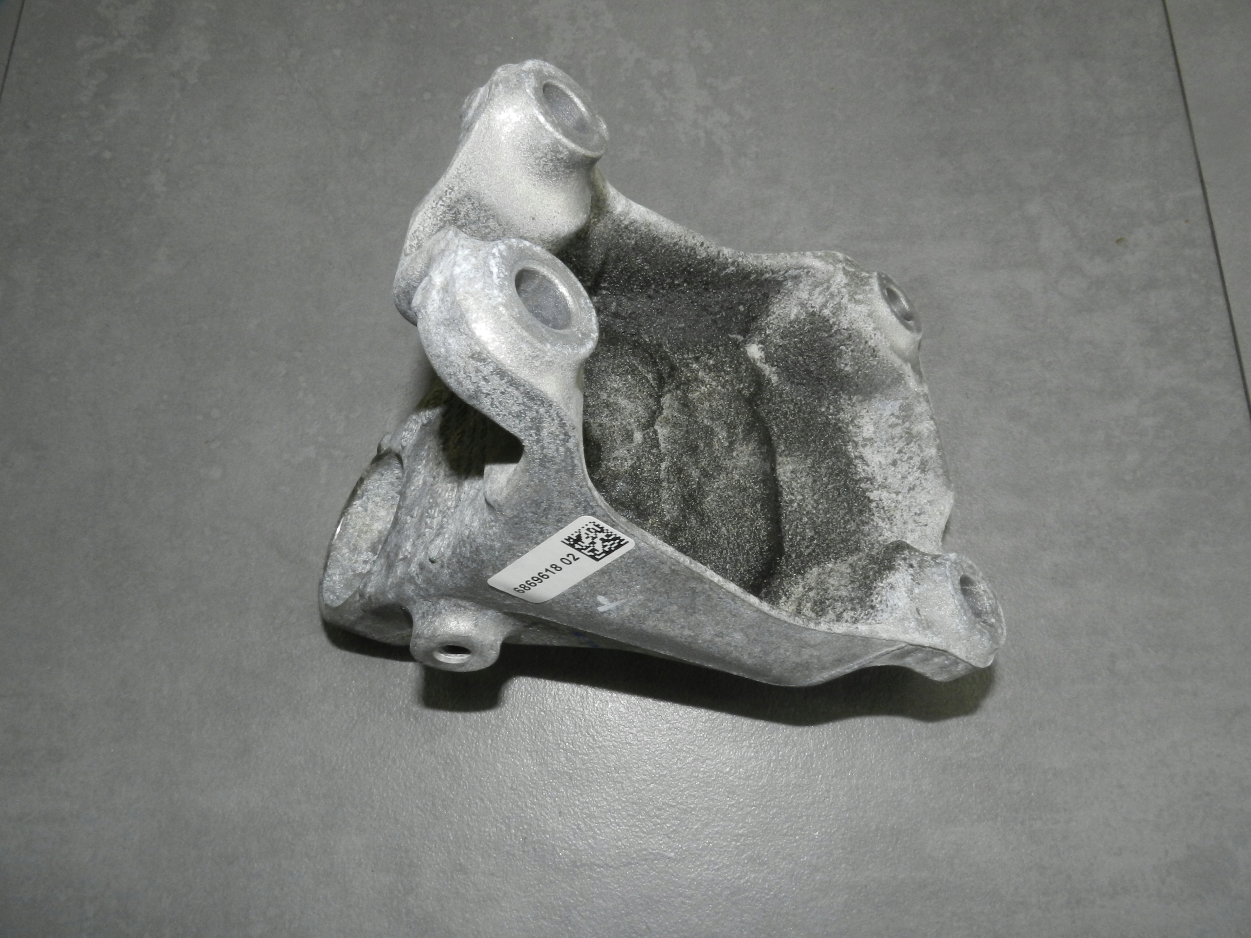 BMW 1 F20 1.5i engine mount 6869618