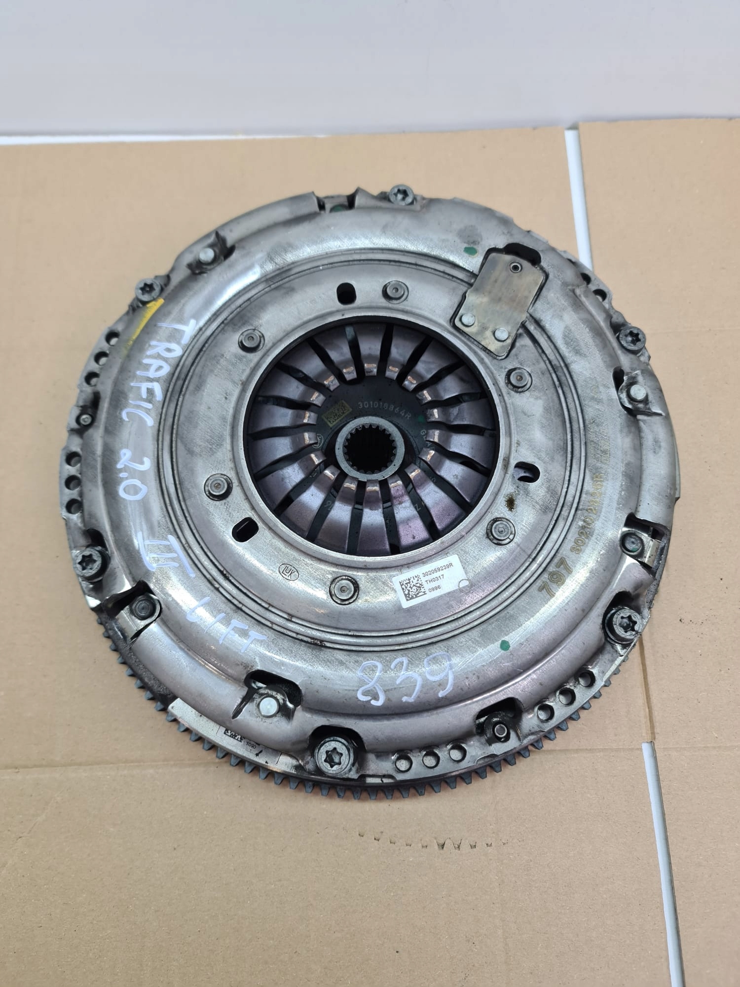 302102826R - ДВОМАСОВА МУФТА TRAFIC III 2.0 DCI LIFT