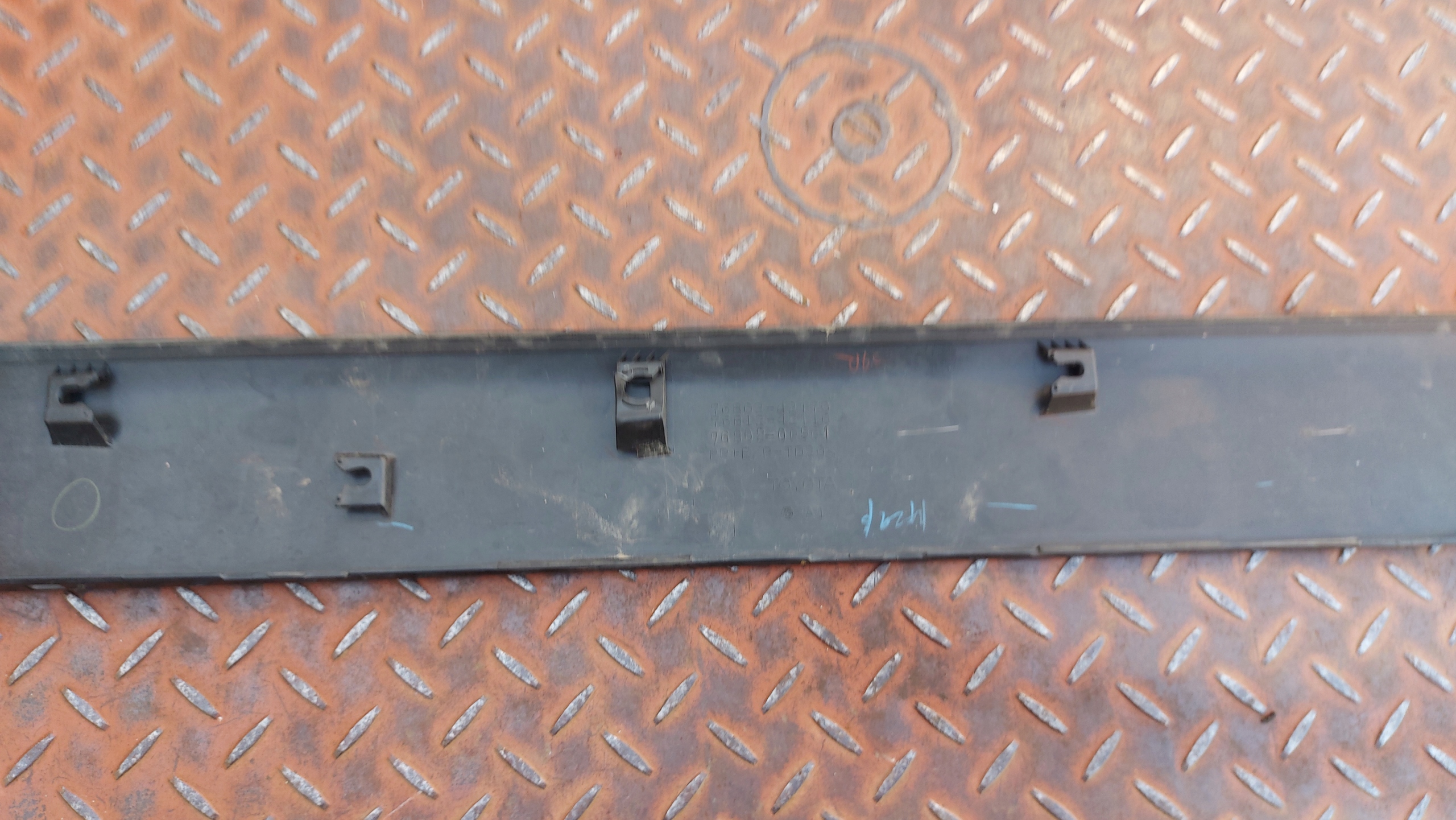moulding cap bonnet rear part TOYOTA RAV4 V 18