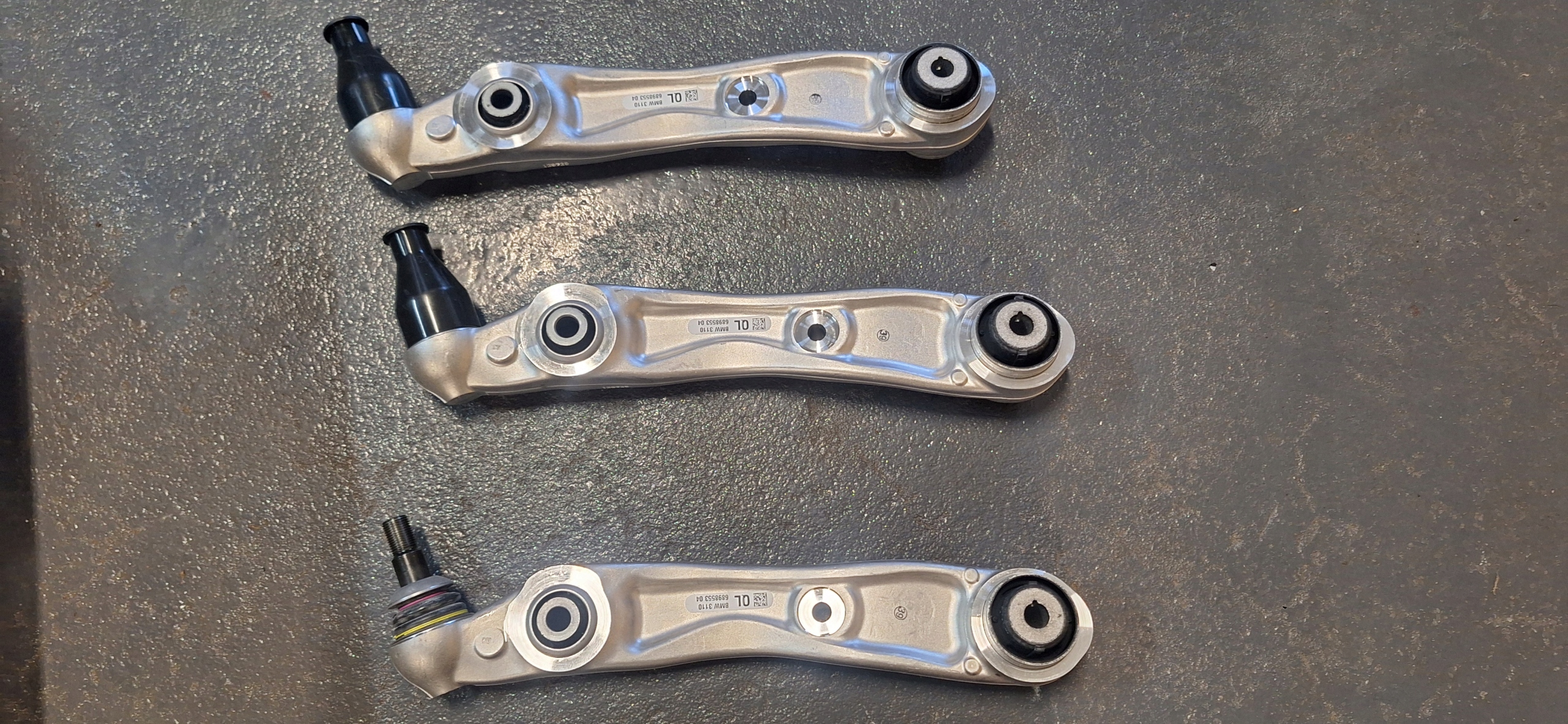 BMW 7 G70 22- WAHACZ POPRZECZNY DOLNY LEWY PRZÓD