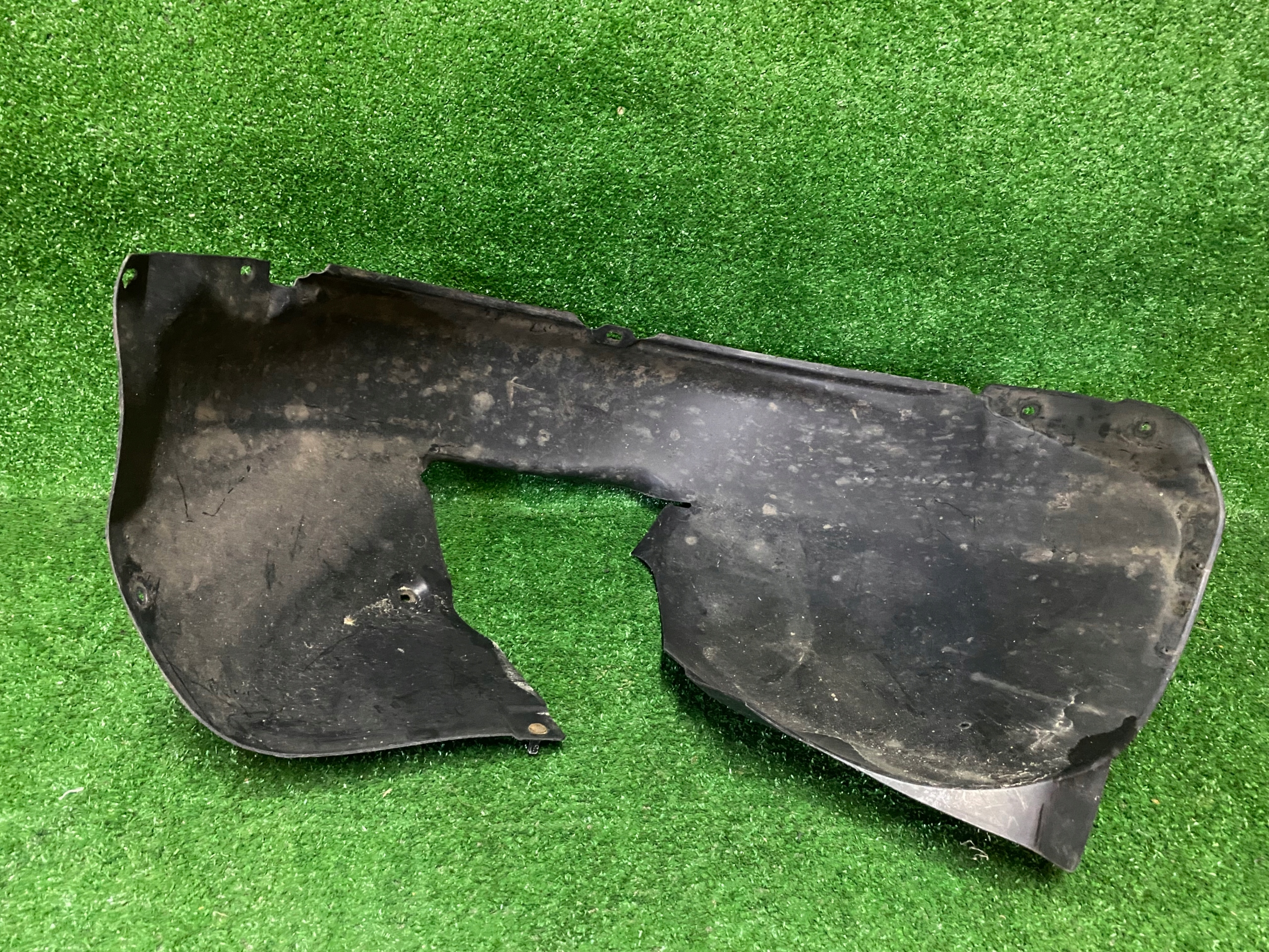 mudguard left front VW GOLF VI 08