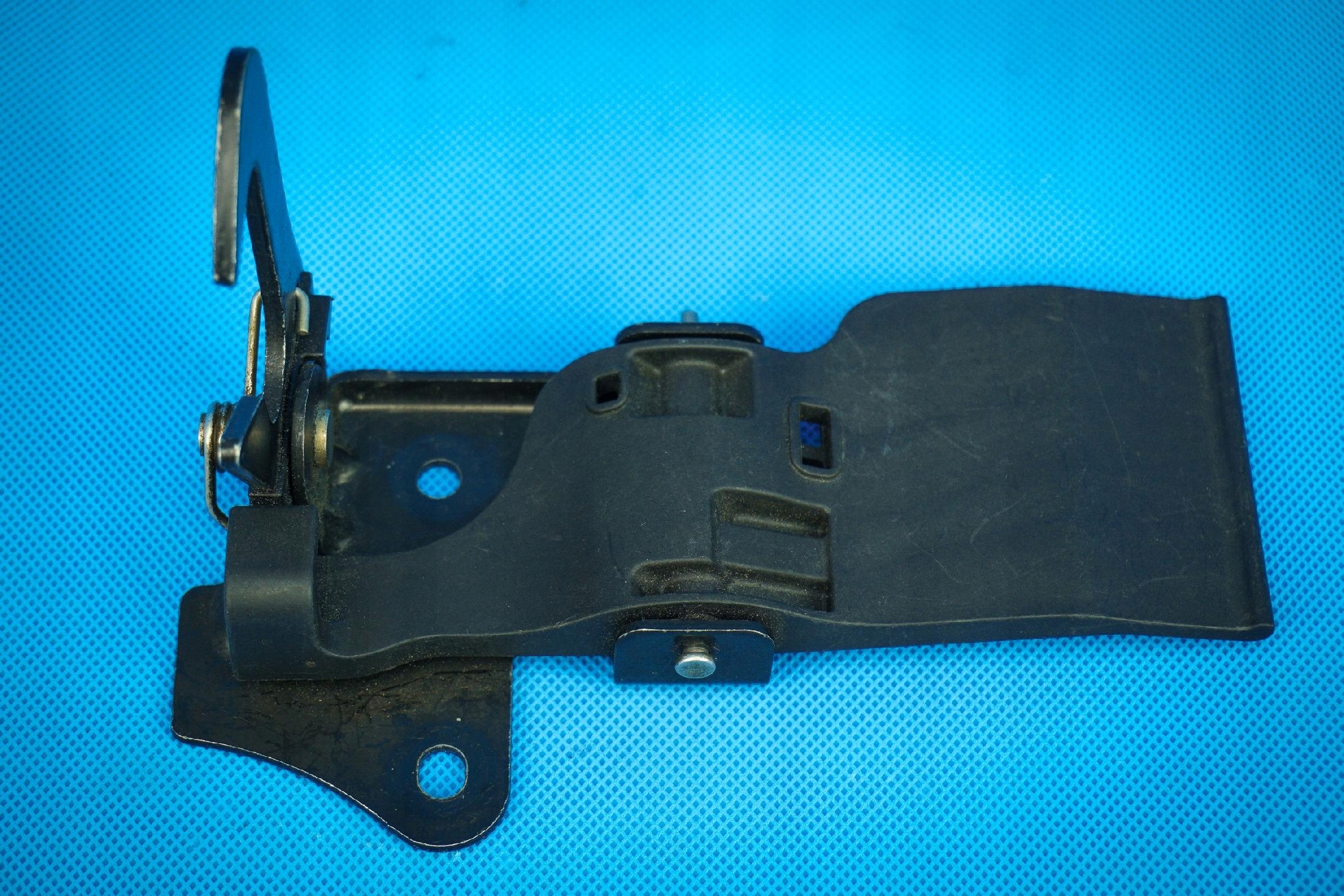 Rygiel bonnet latch lock Audi A8 S8 4H 4H0823485C