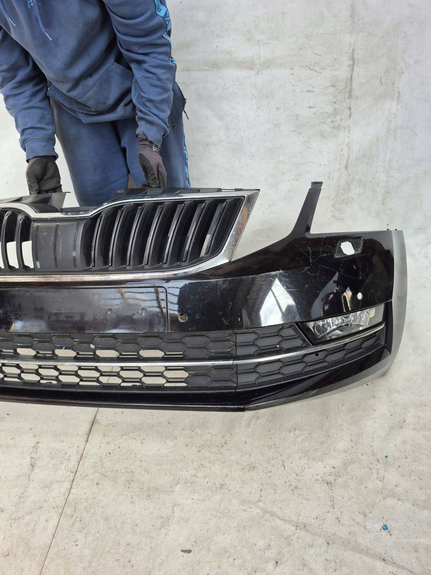 SKODA OCTAVIA III LIFT 17- bumper front front 4XPDC SPR 5E0807221N