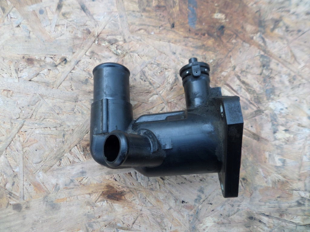 Obudowa termostatu Toyota Yaris 3 III 1NR 1.33 Auris 2 I termostat NTCL 82C