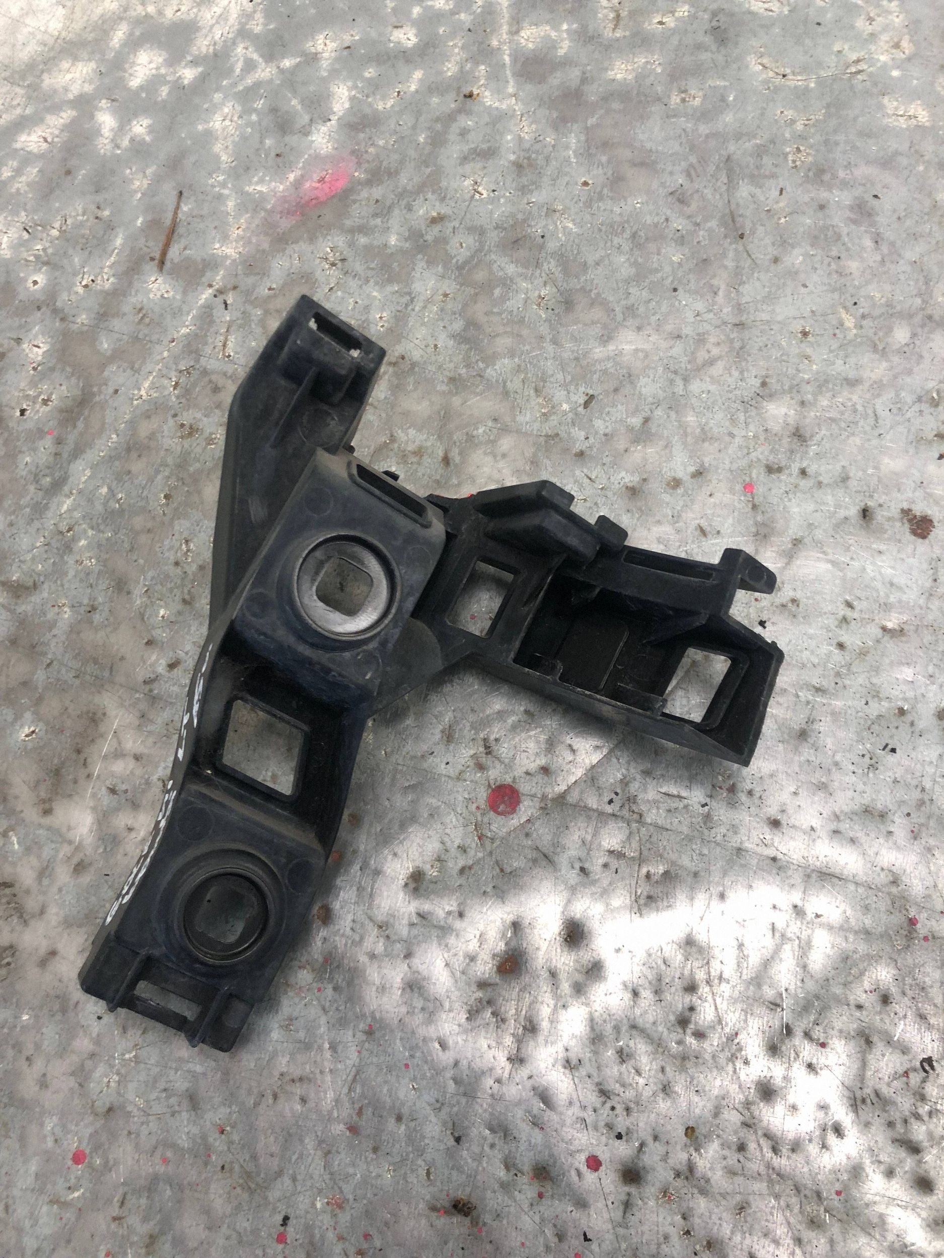 bumper bracket left rear part VW GOLF VII KOMBI 5G9807393A