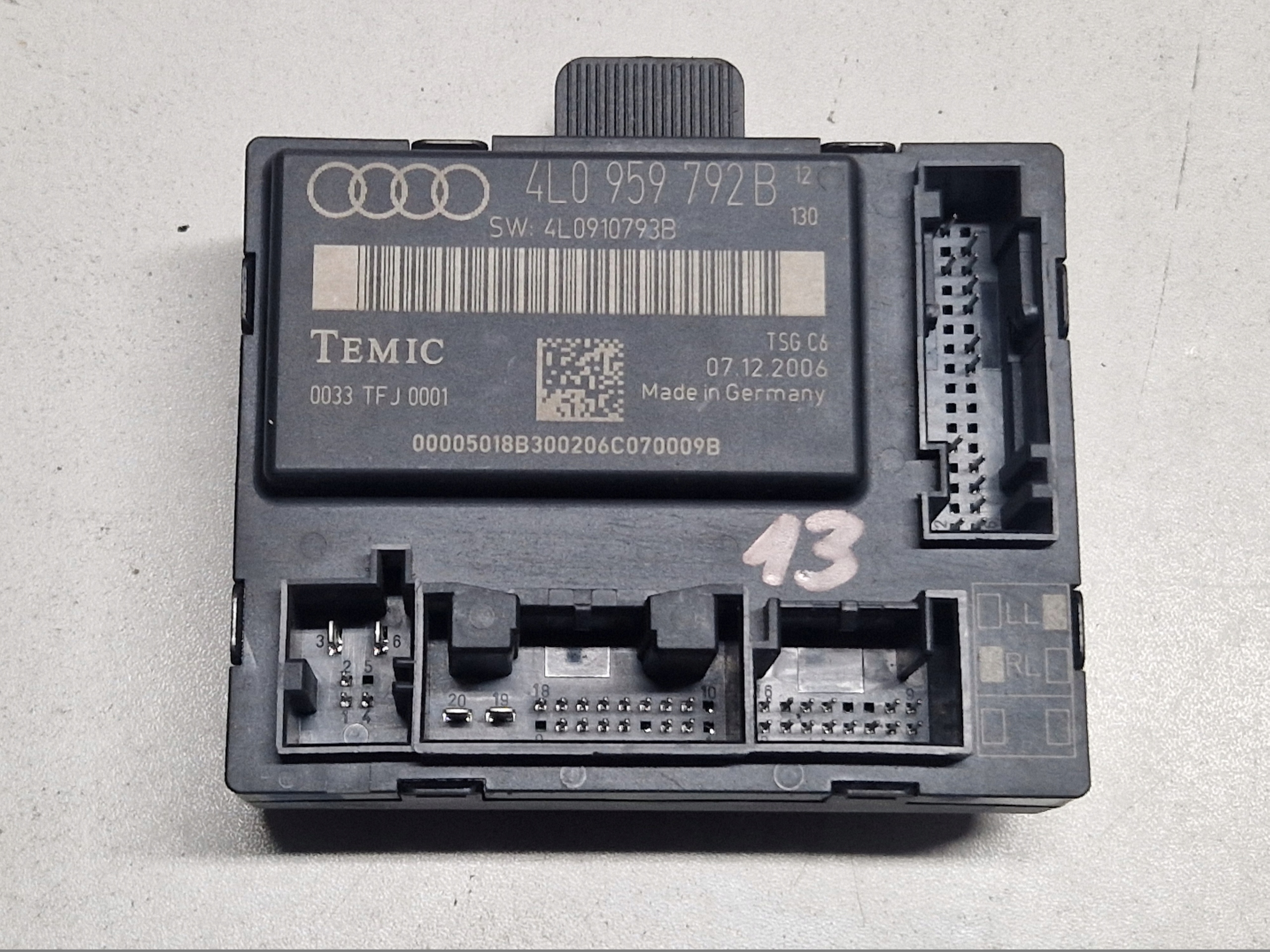 AUDI Q7 4L module door right front 4L0959792B