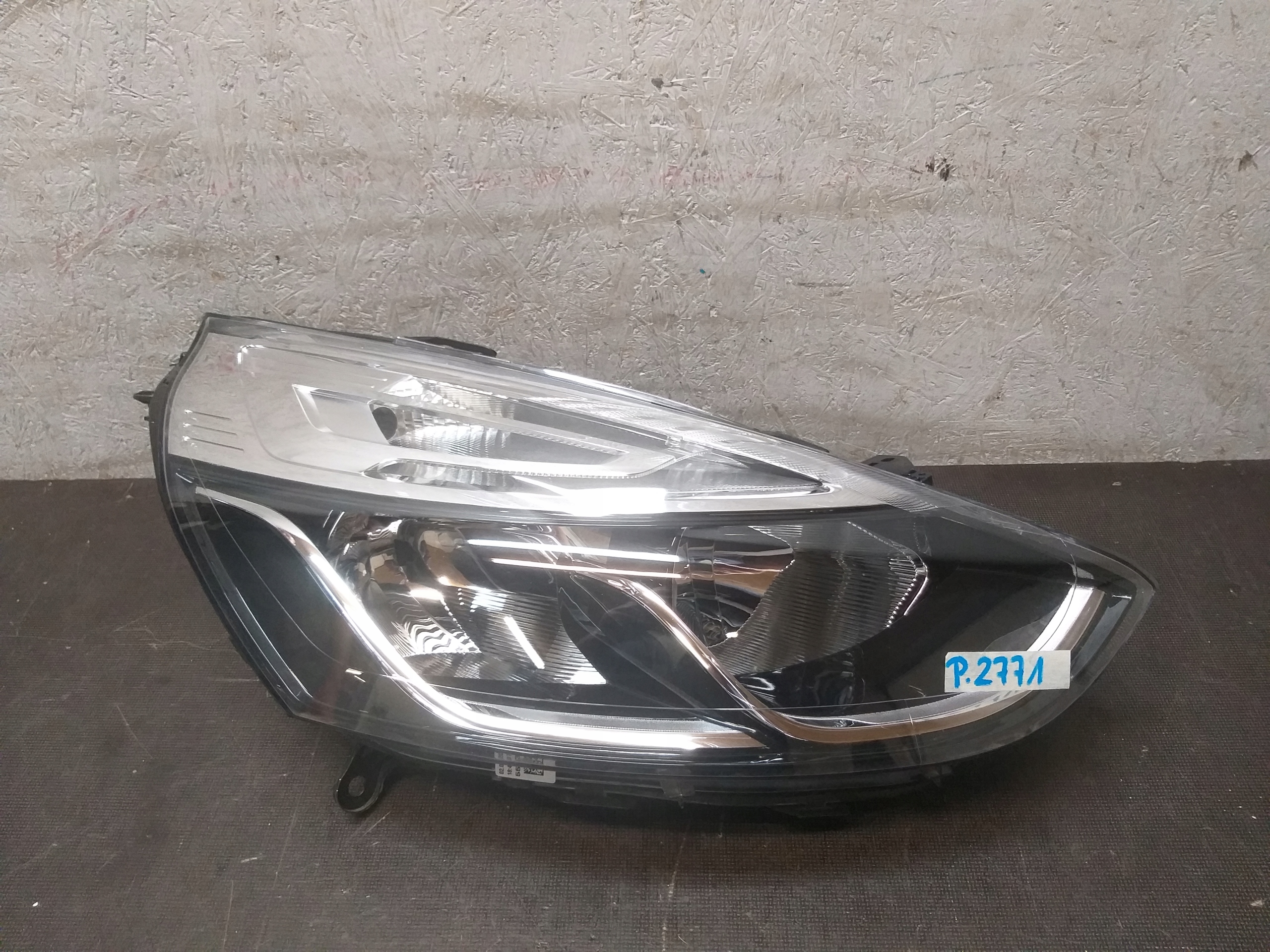 light left right RENAULT CLIO IV 4 260608367R
