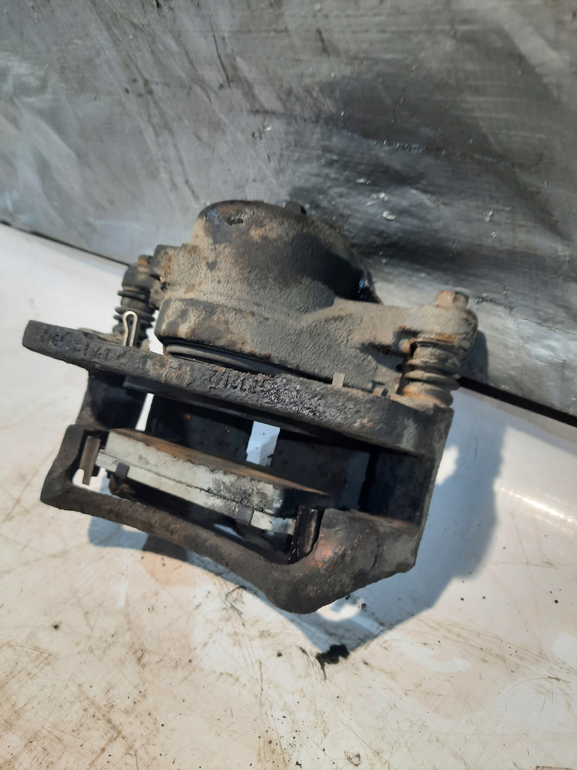 HONDA CIVIC VII 1.7 CTDI right caliper JARZMO front front