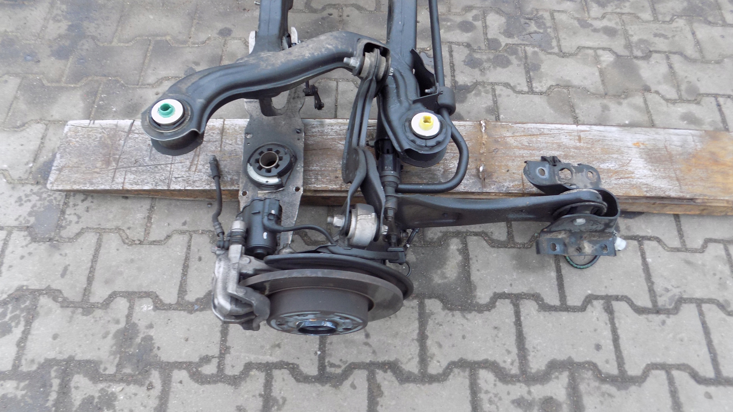 Zawieszenie prawy lewy tył Mercedes A247 2,0 CDI