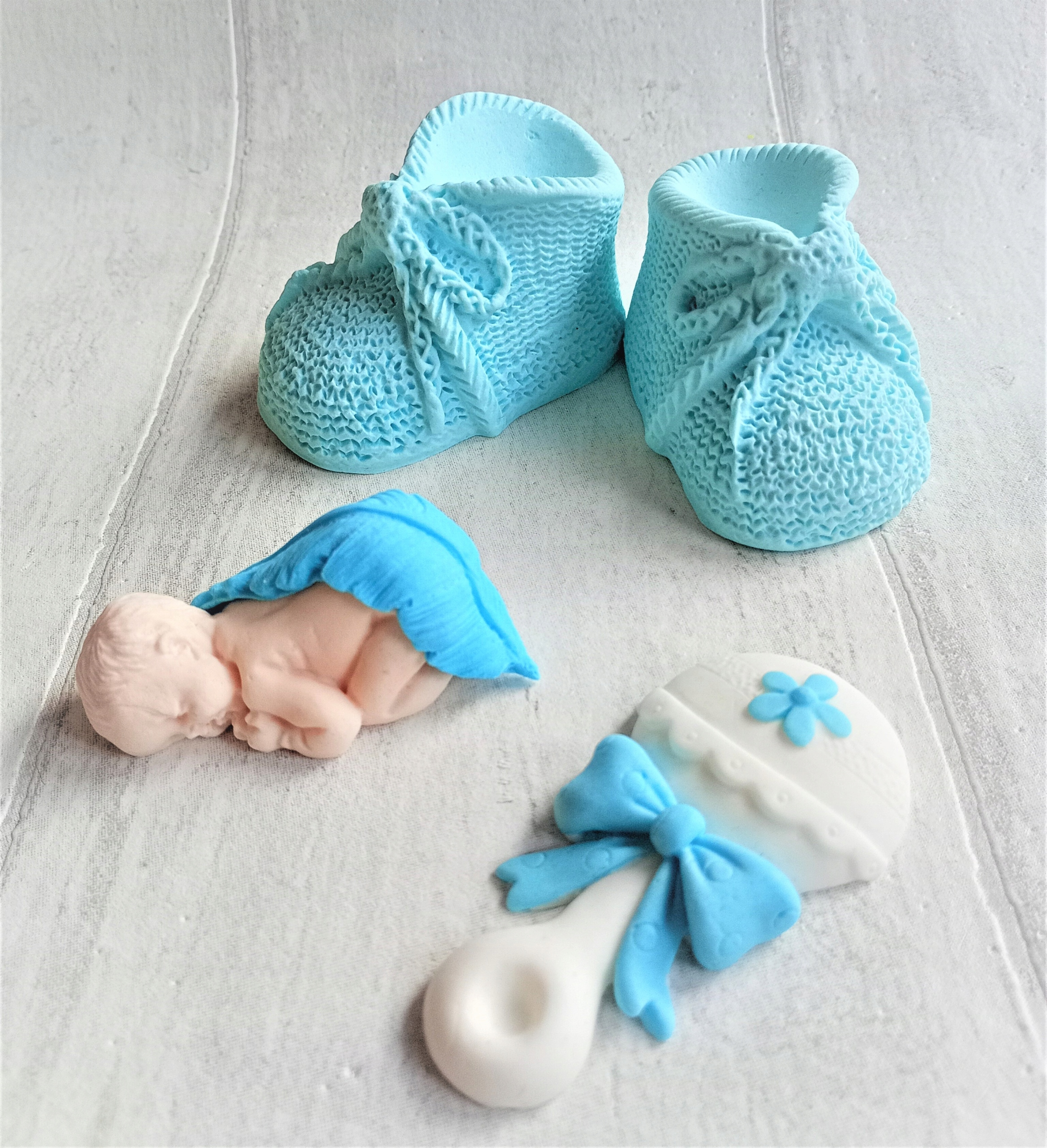 Miminko botičky, chrastící figurka z cukrové hmoty Dekorace na křtiny