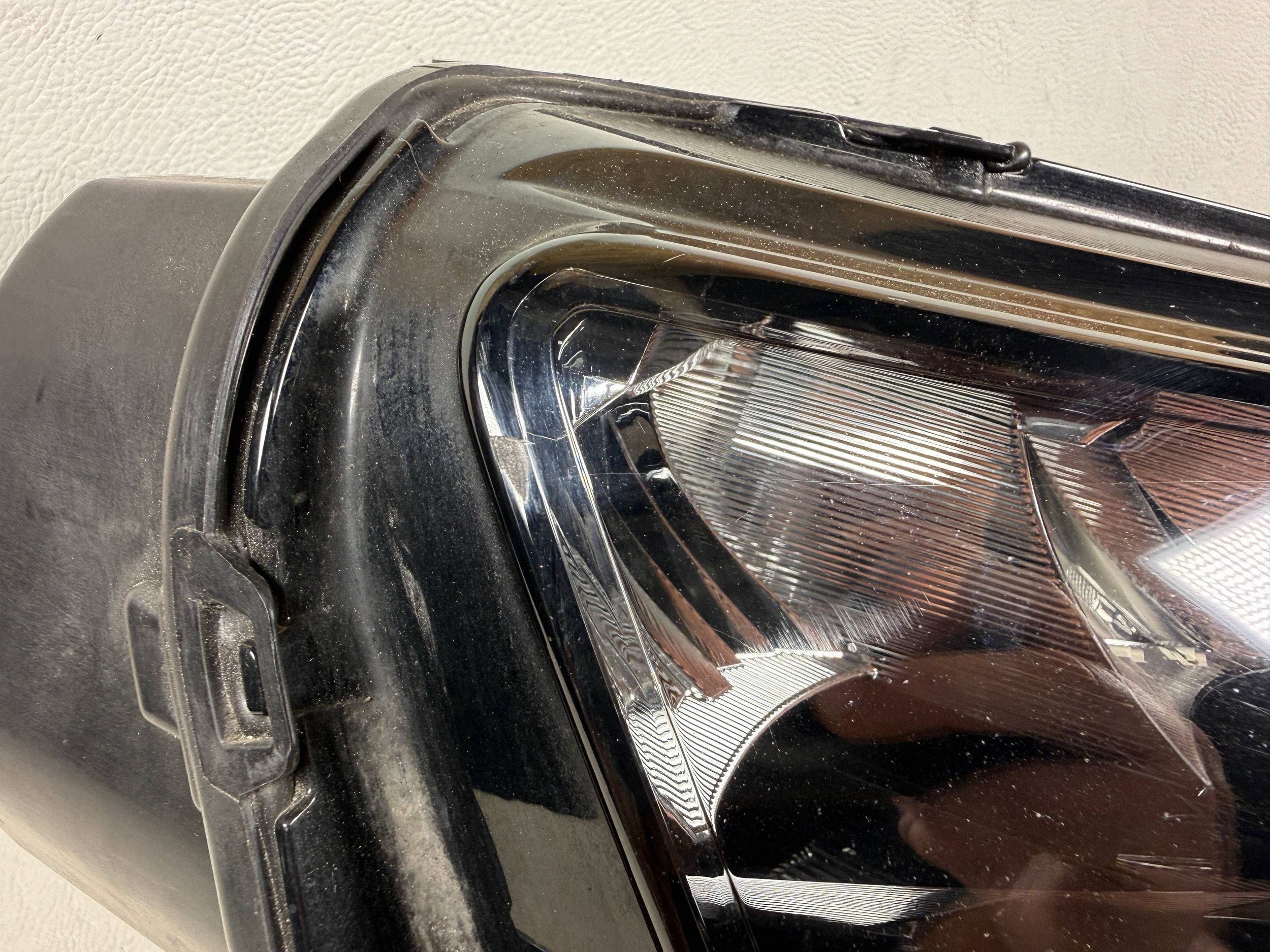 Skoda Karoq 17- 57B light right front front