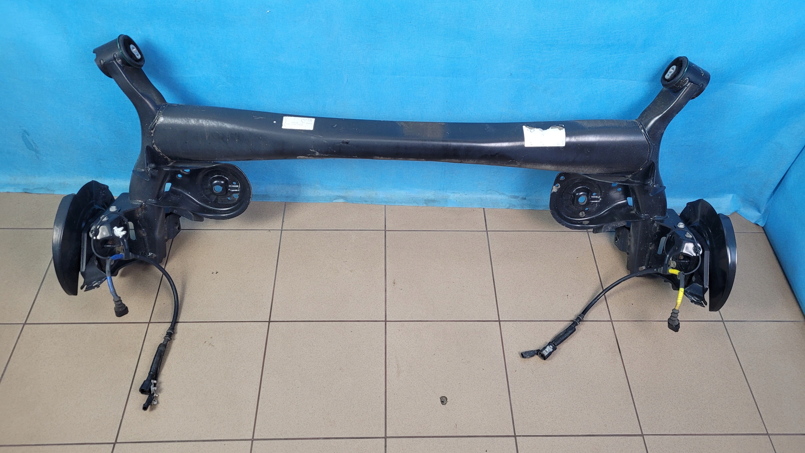 NISSAN QASHQAI III J12 1.3 DIG-T 22r BELKA ZAWIESZENIA OSI TYŁ 555016RN0C