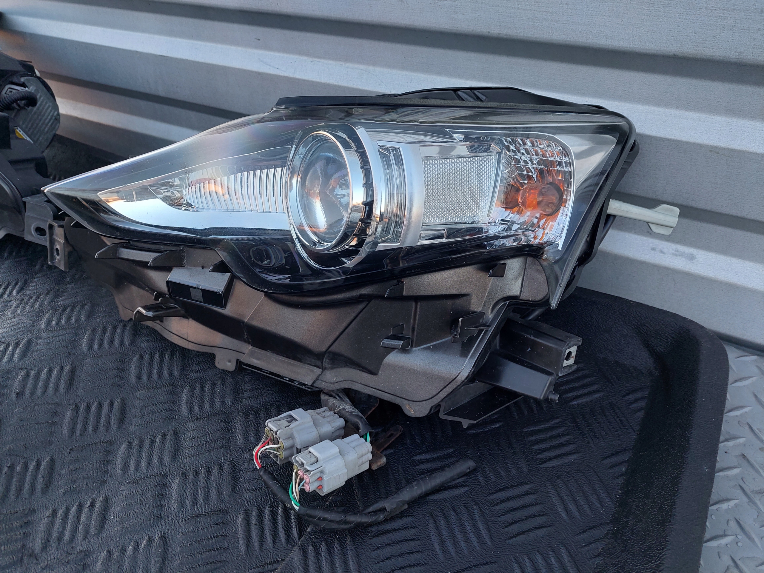 light front left front left XENON complete UK LEXUS IS III 300 H