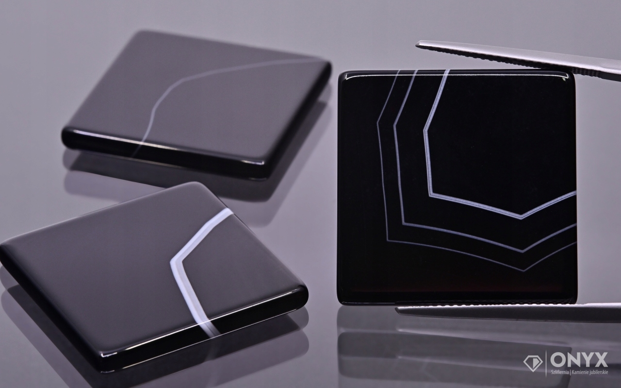 Onyx pruhovaný mělký čtverec 25x25 mm