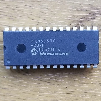 PIC16C57C-20/P mikrokontroler 8bit, 2k, 72B, 20MHz
