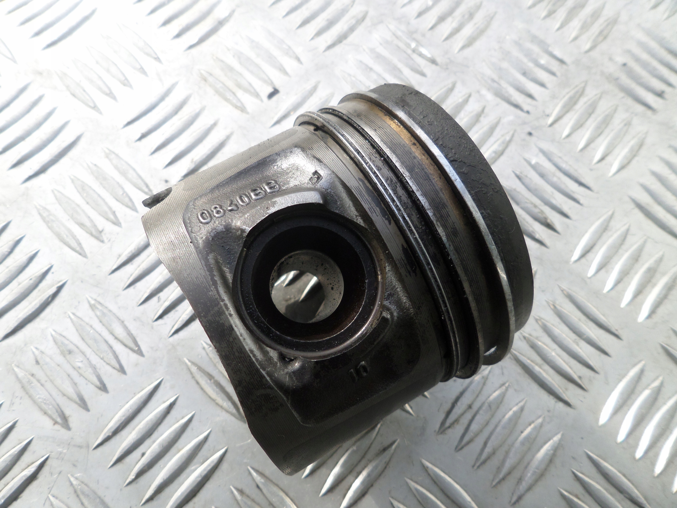 Поршень 0840BB BMW E60 2.0 D N47D20A