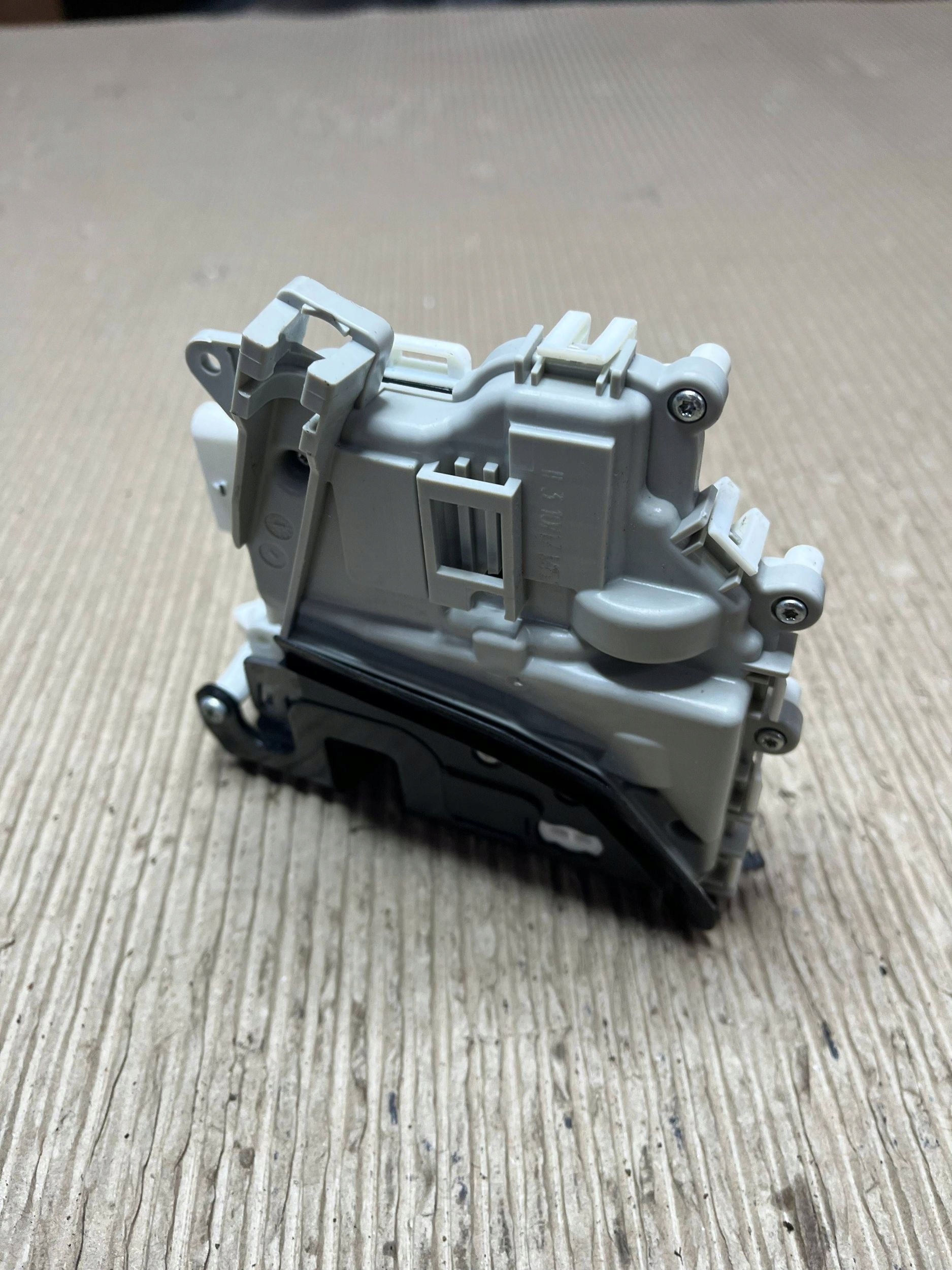 lock door przednich Audi Q3 SQ5 8J1837016E